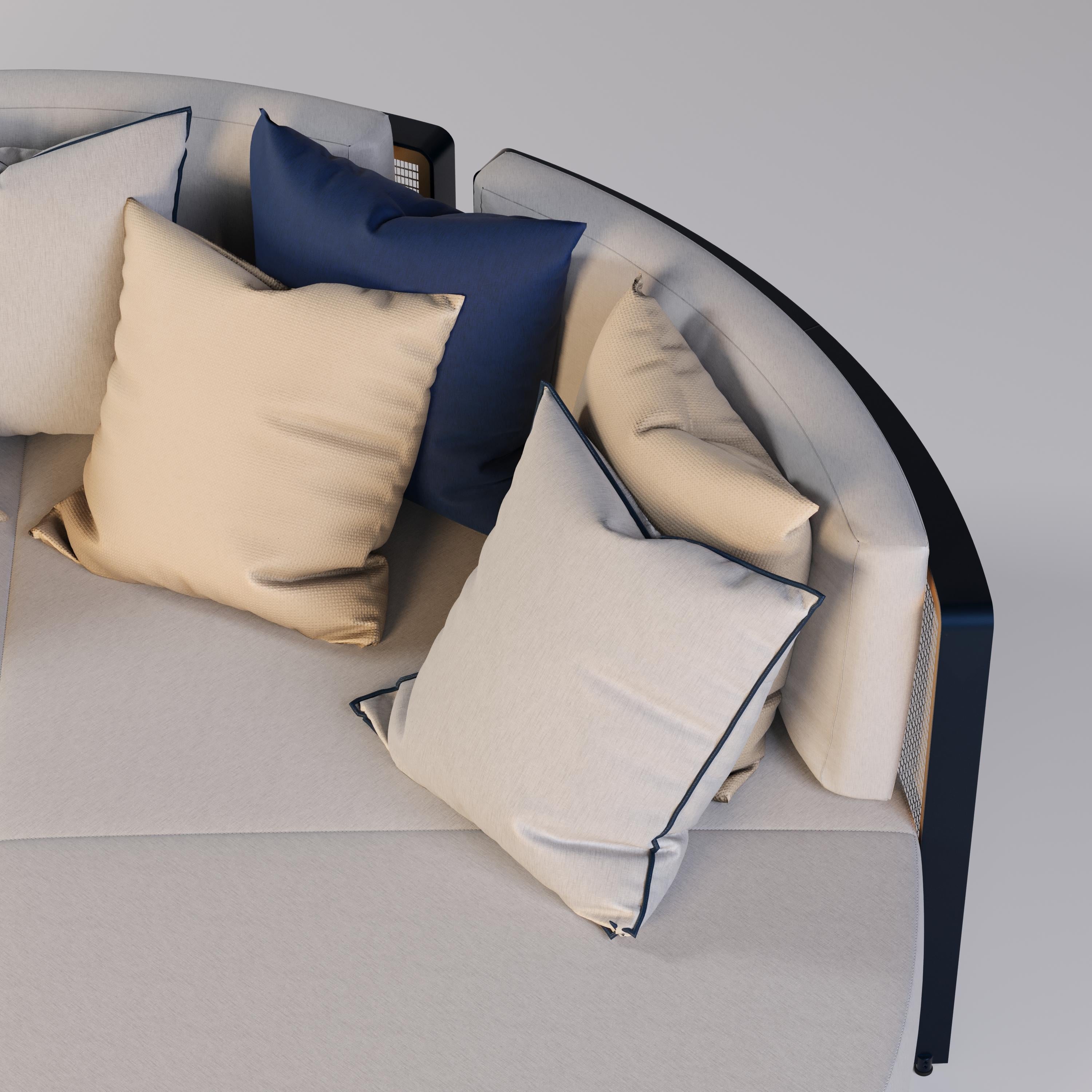 Contemporary Durable Outdoor Daybed Featuring Waterproof Upholstery For Sale