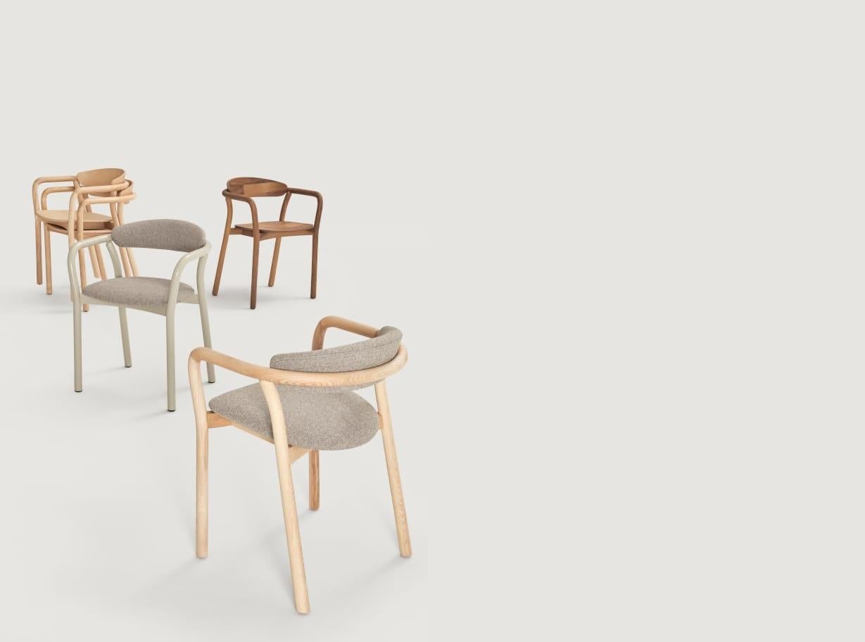 Designer-Stühle für den Außenbereich aus massivem Iroko von Mario Ruiz für Capdell- 6 stapelbar (Spanisch) im Angebot