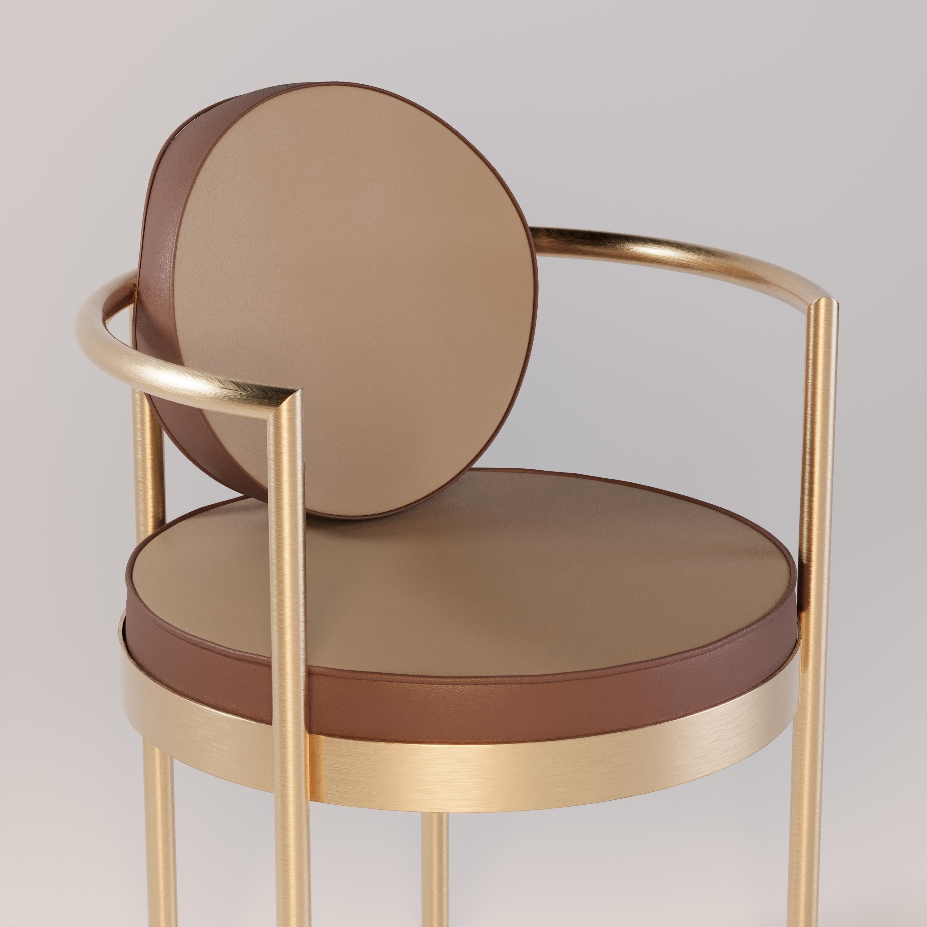 Acier inoxydable Fauteuil de salle à manger d'extérieur avec accents dorés et revêtement en cuir en vente