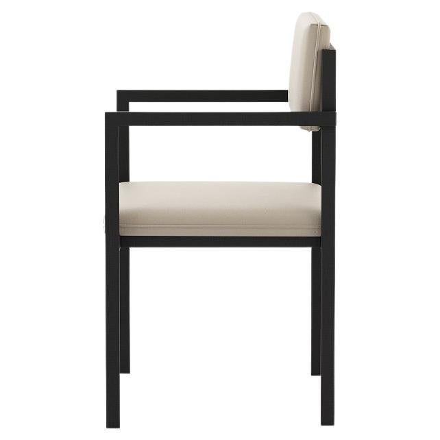 Fauteuil de salle à manger d'extérieur aux lignes épurées, en acier inoxydable microtexturé noir ou blanc, décliné en plusieurs options de tissus d'extérieur. 
Voir les photos pour les options de couleur, et la version chaise de cette chaise.