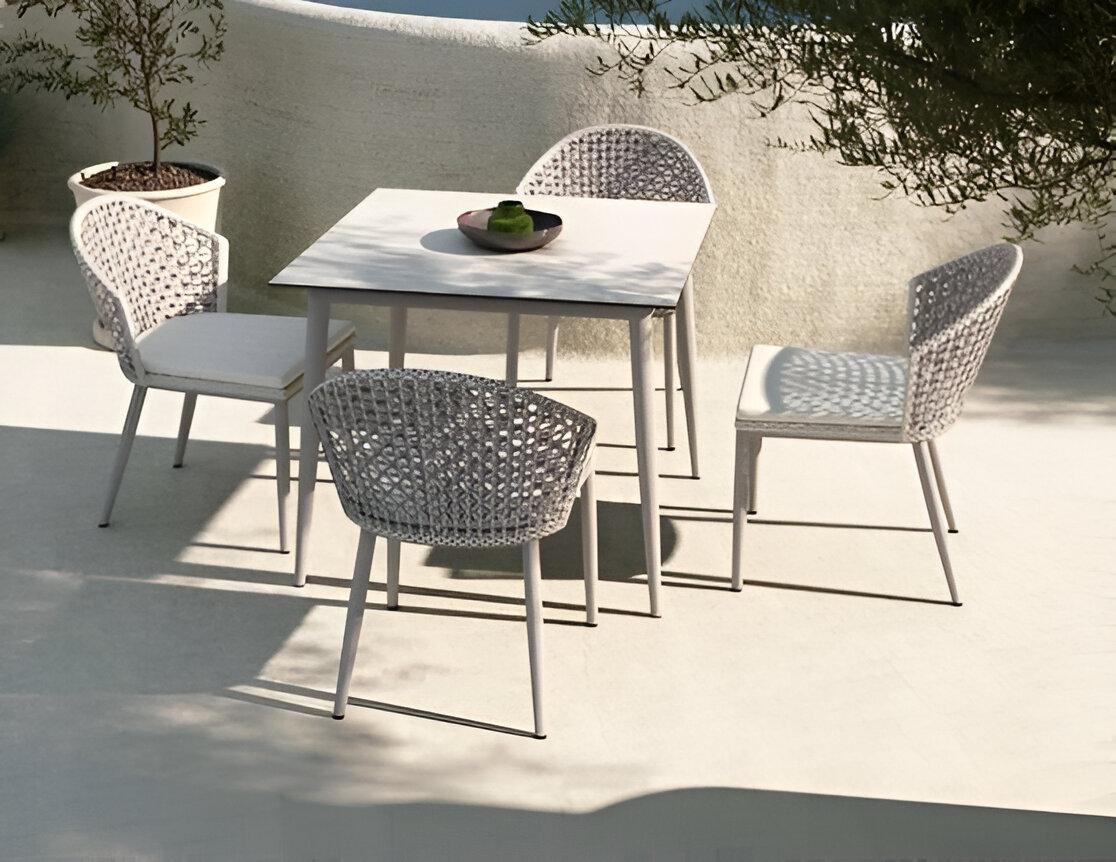 Poltrone da pranzo per esterni in vimini resistente agli agenti atmosferici / Set di 8 In condizioni Nuovo in vendita a NEW YORK, NY