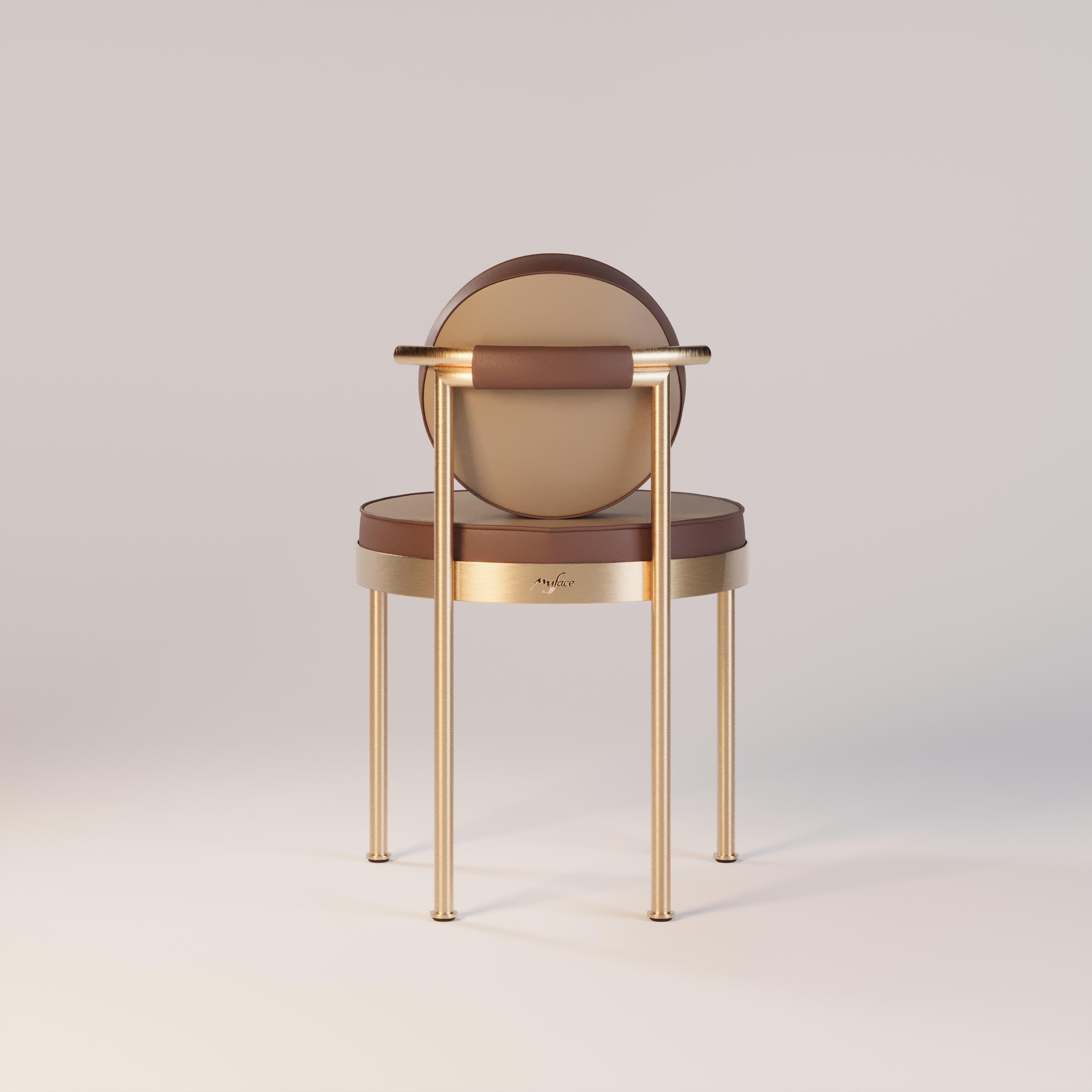 Chaise de salle à manger d'extérieur Trace 

La chaise de salle à manger Trace est l'exemple même d'une salle à manger fonctionnelle et agréable. Avec sa combinaison parfaite de confort et de praticité, cette chaise est conçue pour améliorer votre