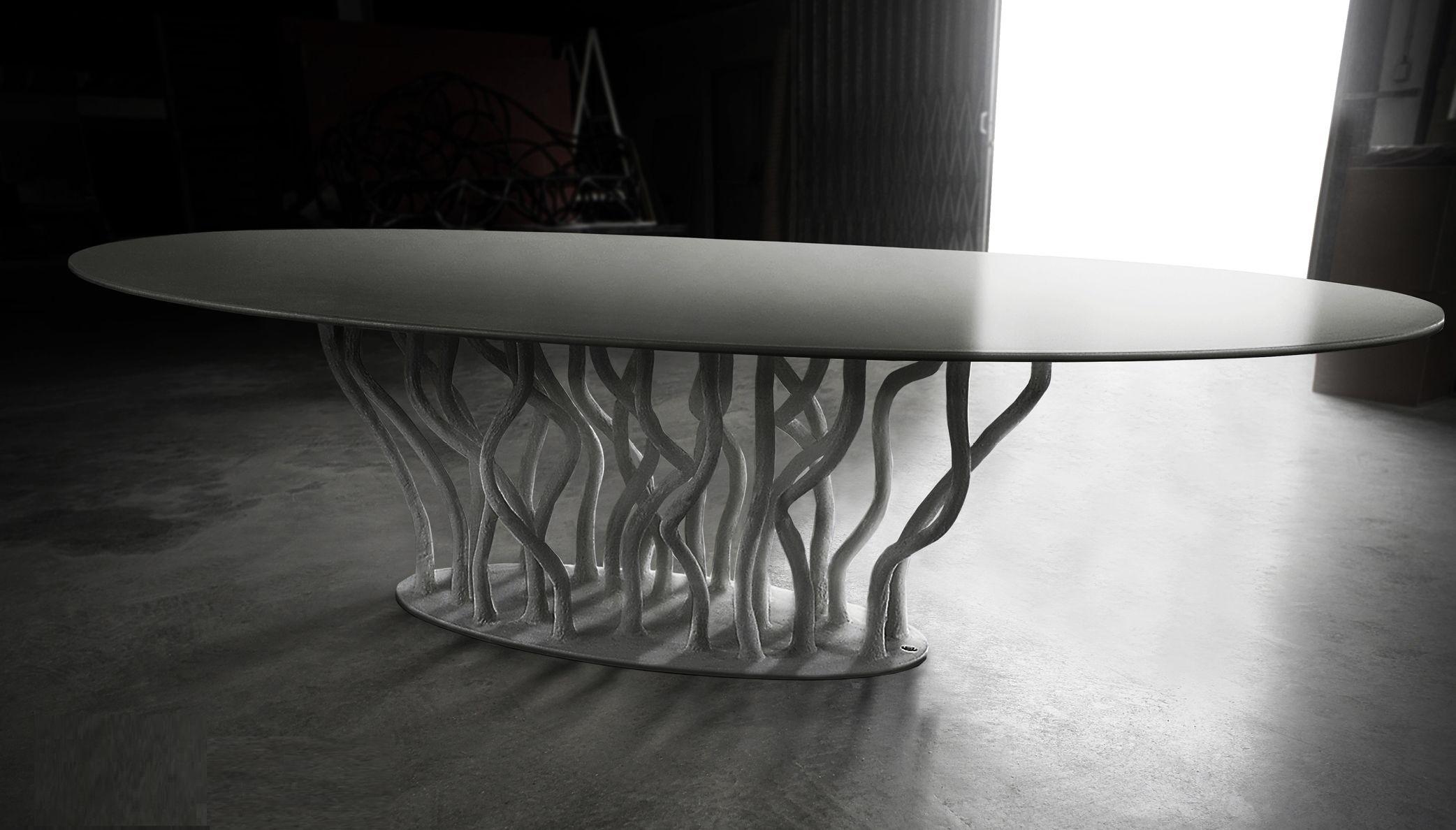 Handcrafted of resin reinforced with fiberglass and lacquered in white with matte finish.
The artist is inspired by branches that seem to protrude from the floor. The organic structure consists of reinforced acrylic resin. All branches and the