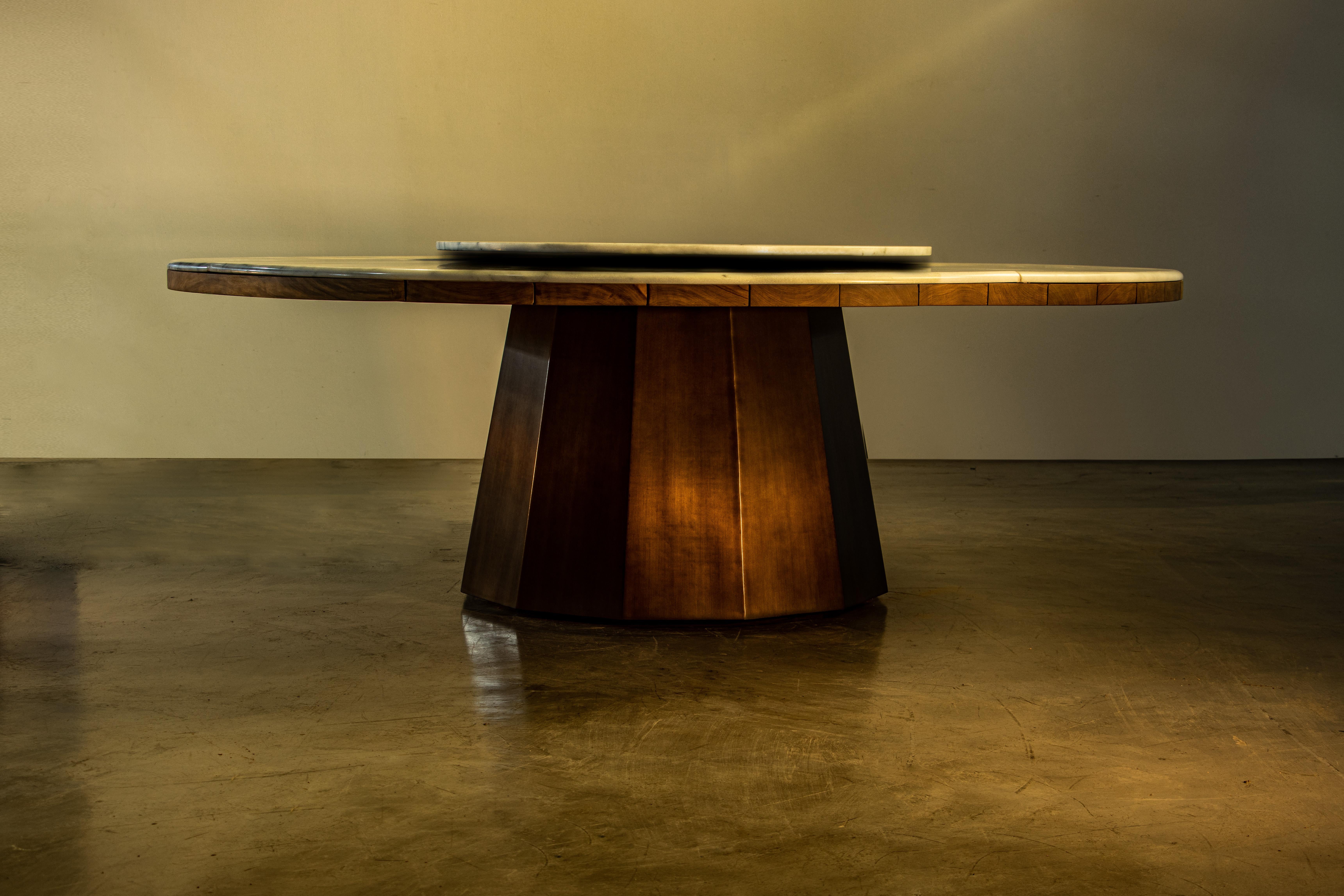 Table de salle à manger d'extérieur avec base en métal, teck et plateau en marbre de Costantini, Aragon en vente 3