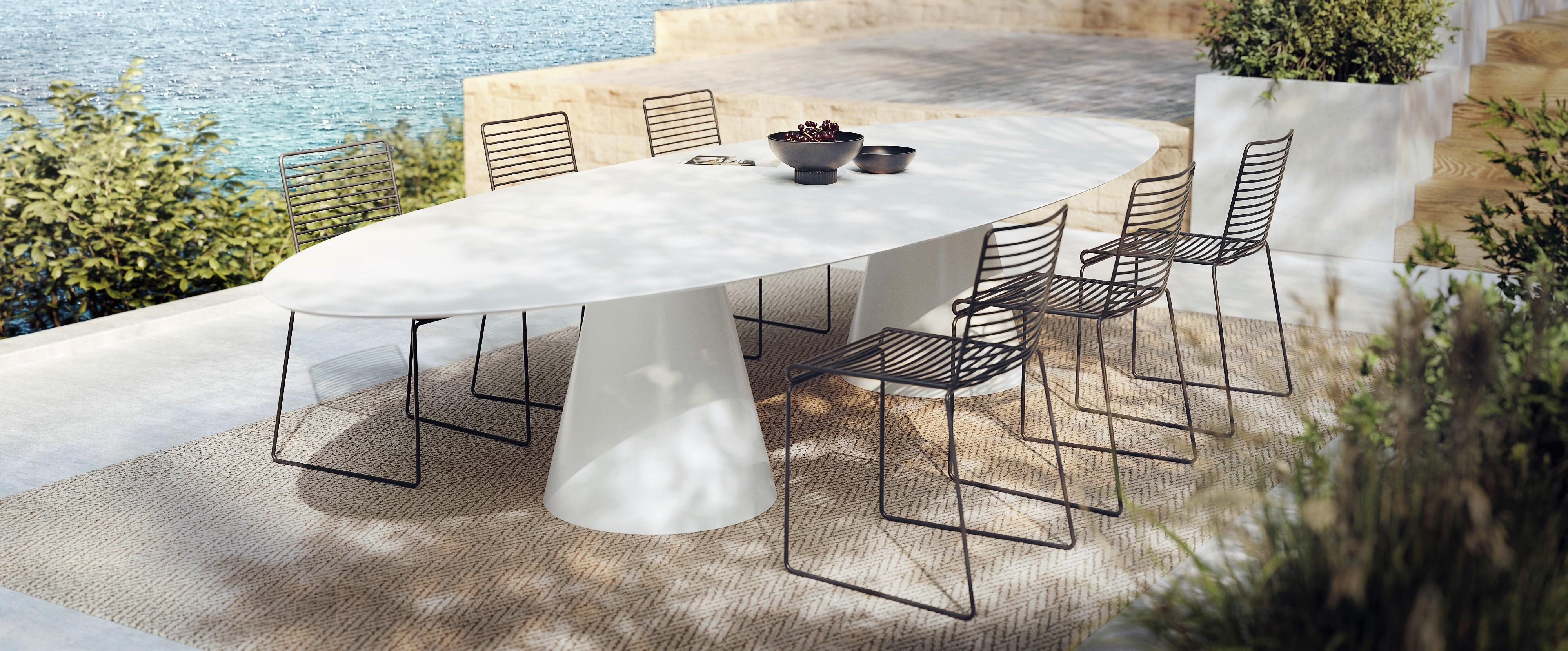 Mesa de Comedor Elíptica de Exterior con Efecto Travertino Cepillado en venta 1
