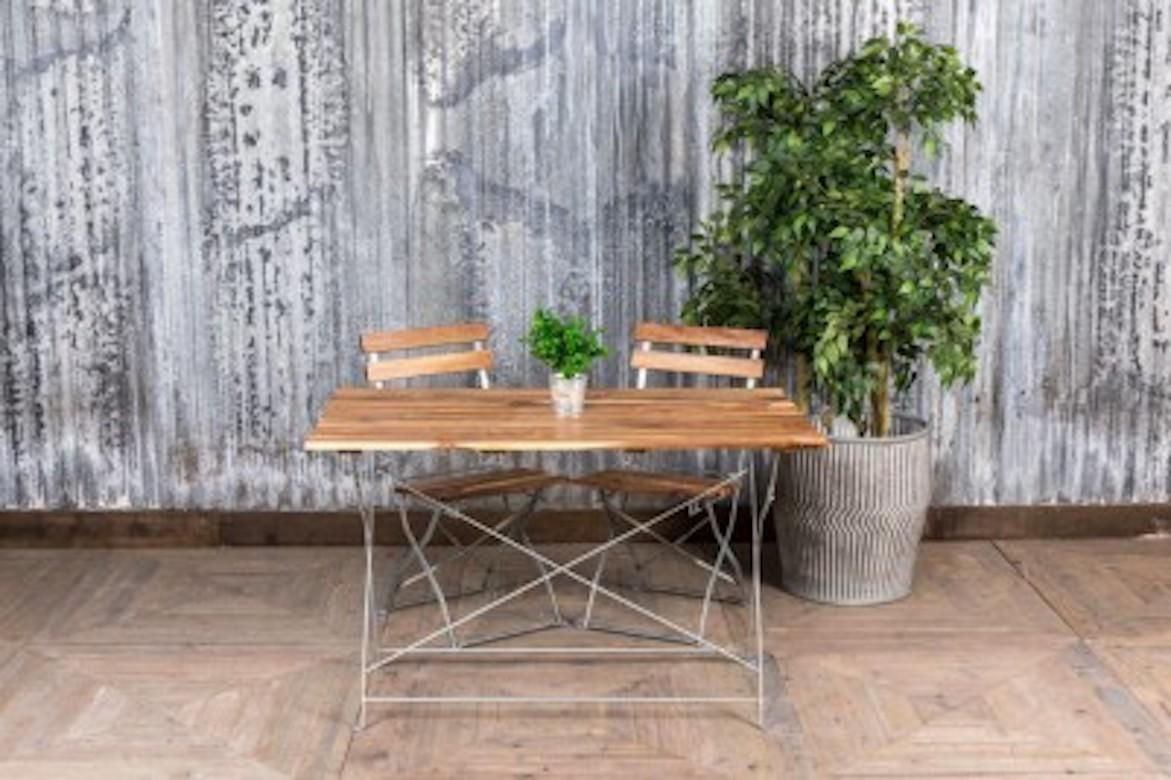 A fine outdoor folding chairs, 20th century.

Style your beer garden, al fresco dining area, or patio with our outdoor folding chairs. They are part of our outdoor furniture range, see the coordinating tables.

The chairs have slatted wooden