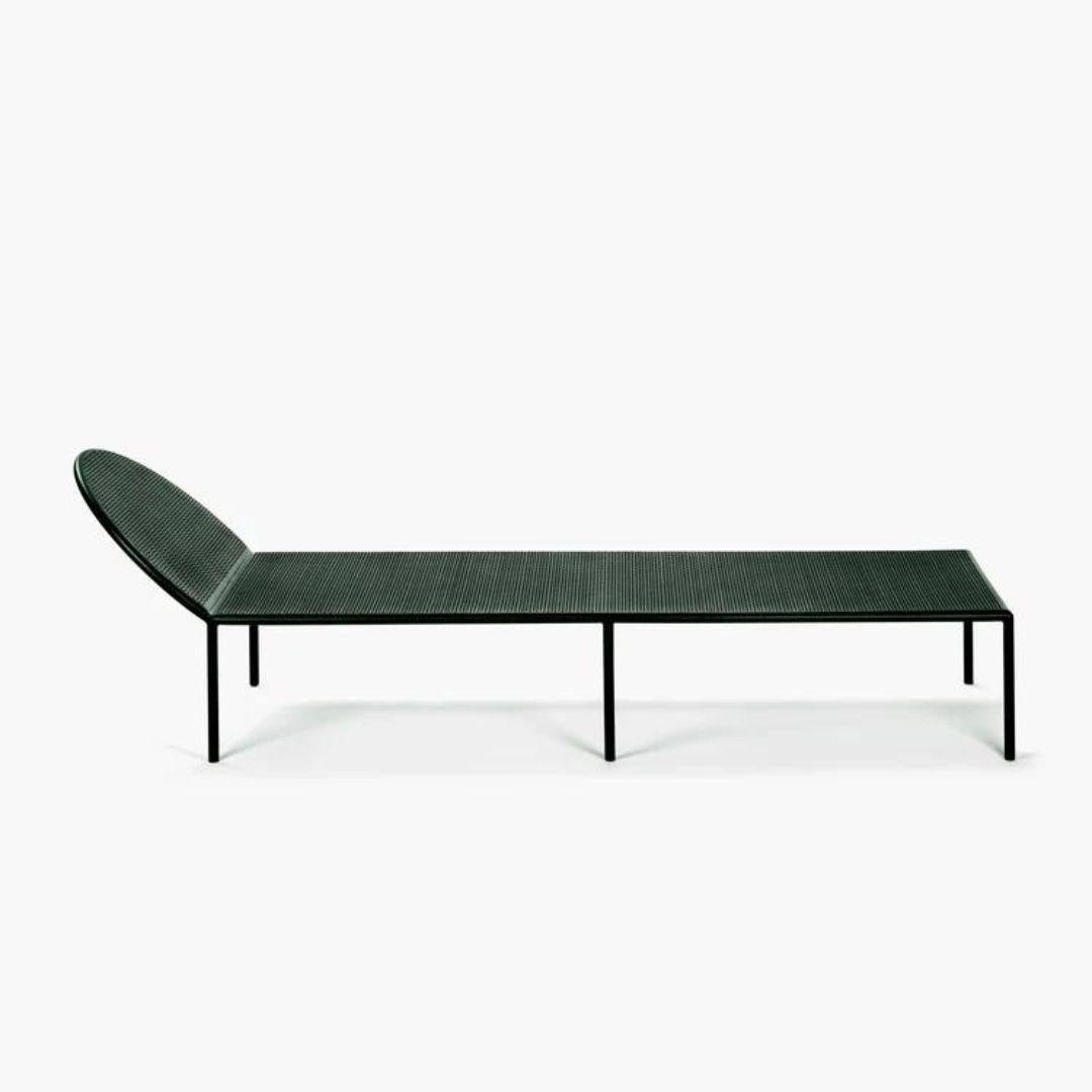Der Designer und Künstler José Lévy hat die Fontainebleau Outdoor-Kollektion entworfen, ein sehr persönliches Projekt, das von seinem eigenen Landhaus in der Nähe von Fontainebleau, eine Stunde südlich von Paris, inspiriert ist. 

Die Collection'S