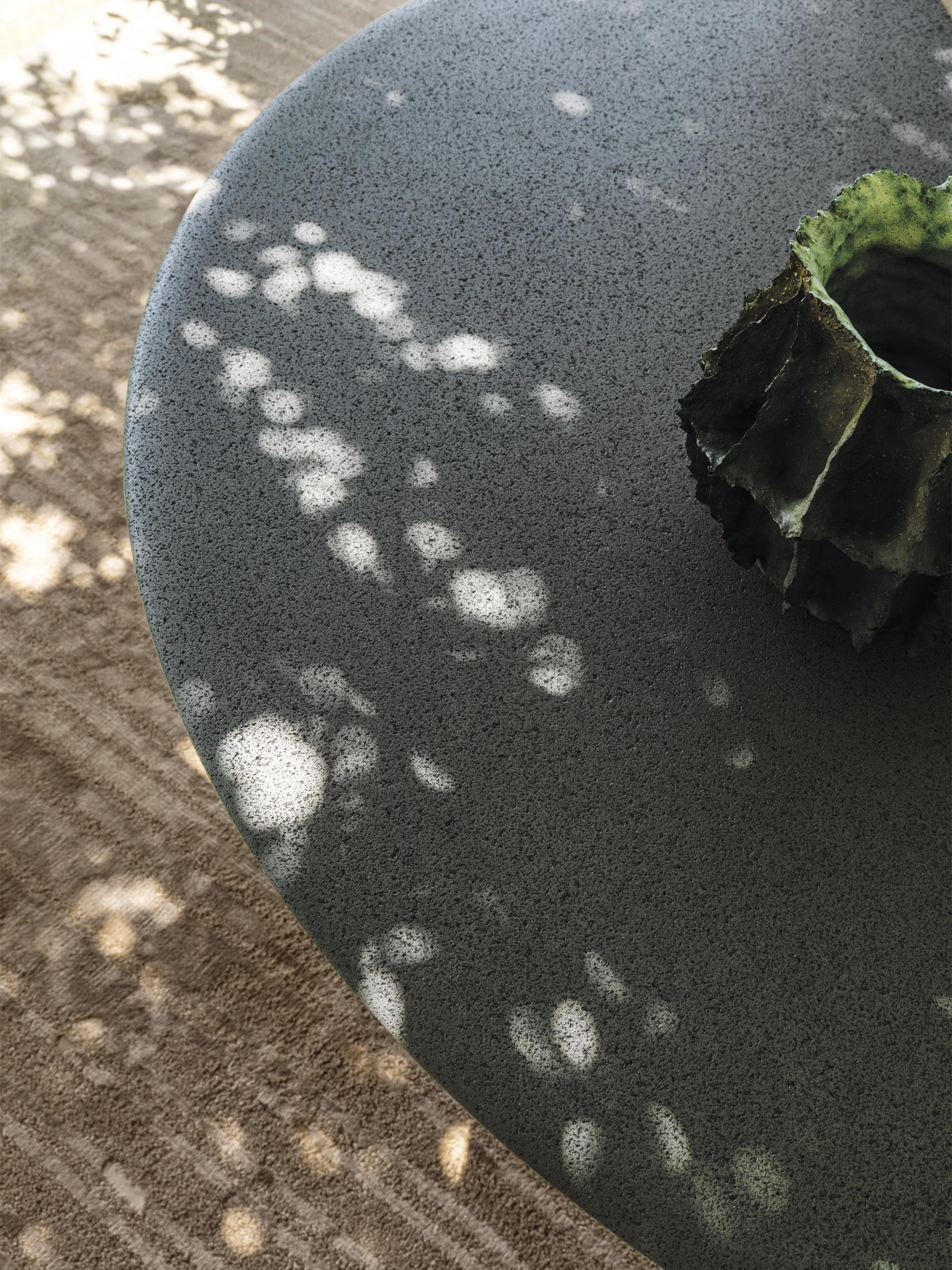 Italian Table d'extérieur en ciment gris Molteni&C by Foster + Partners Made in Italy en vente