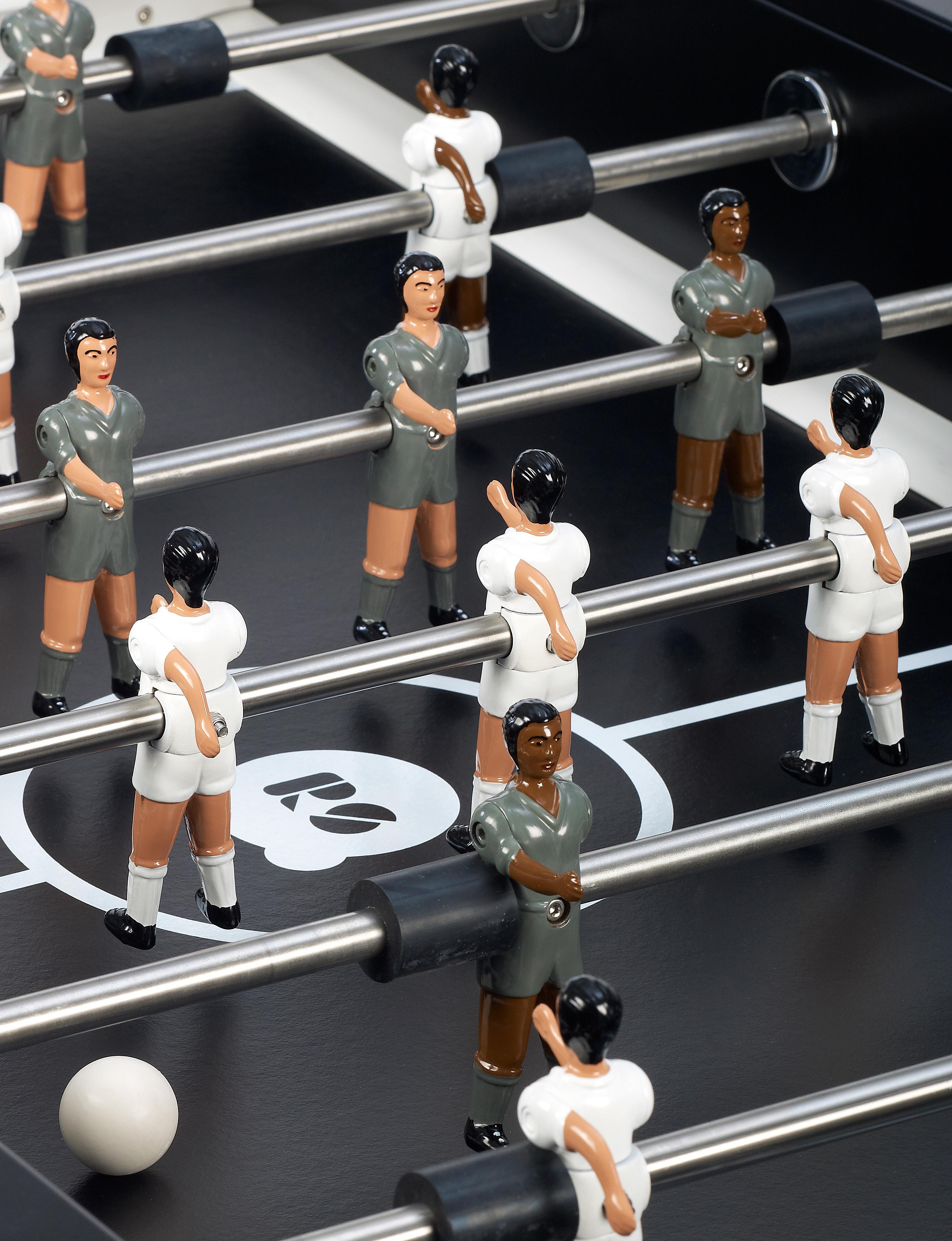 Outdoor/Indoor BLACK FOOSBALL TABLE RS2 von RS Barcelona (21. Jahrhundert und zeitgenössisch) im Angebot
