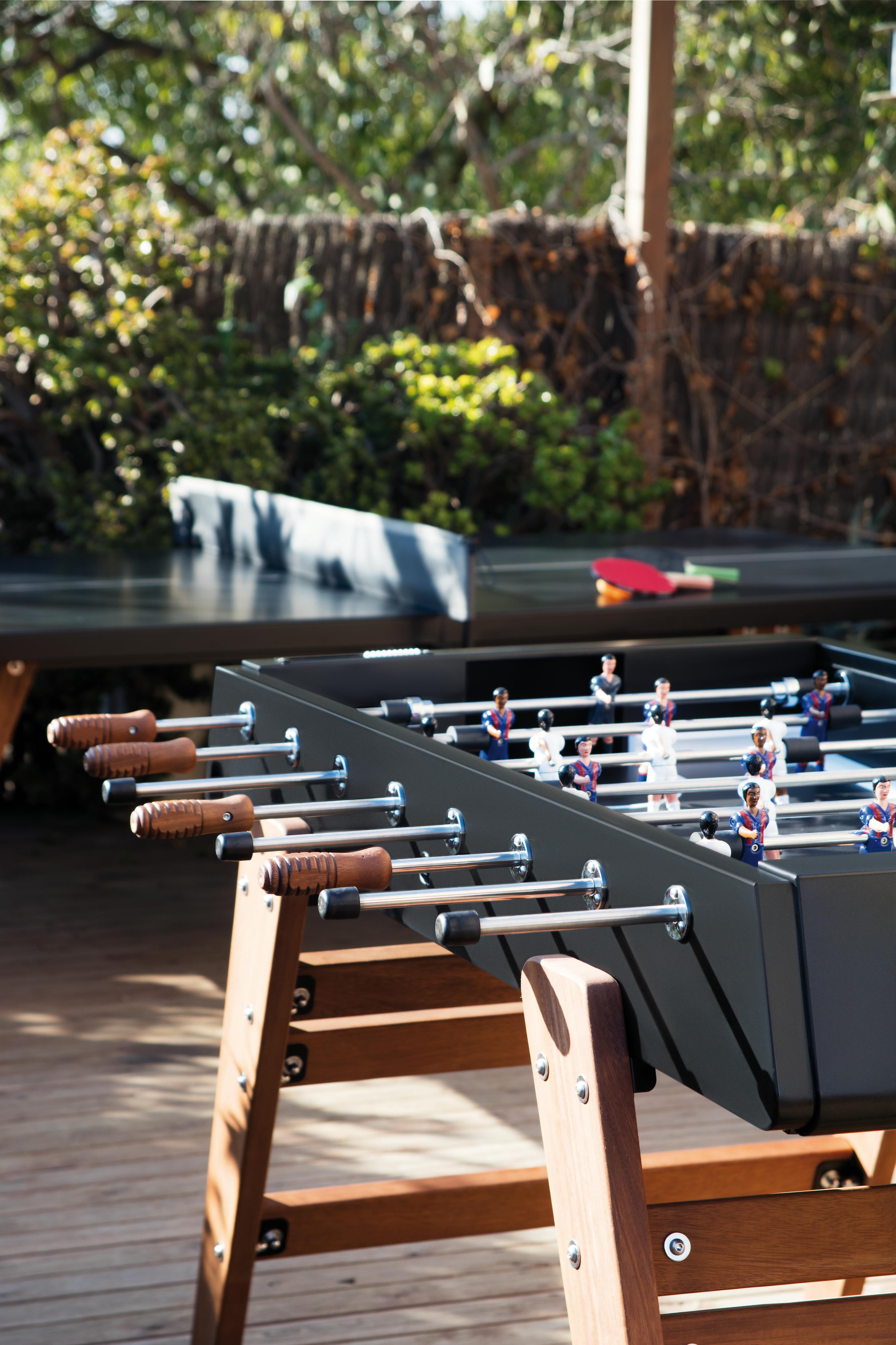 MESA DE FÚTBOL NEGRA PARA EXTERIOR/INTERIOR RS3 WOOD by RS Barcelona Moderno en venta
