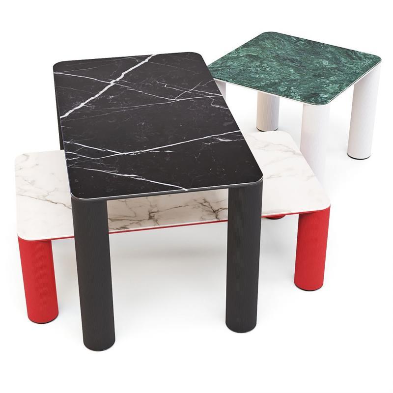 Tavolino contemporaneo con base a quattro gambe in metallo laccato. Il piano in ceramica e la struttura in metallo sono resistenti alle macchie, ai graffi e al calore. Il tavolo è adatto per l'uso all'esterno e all'interno. 
Realizzato a mano in