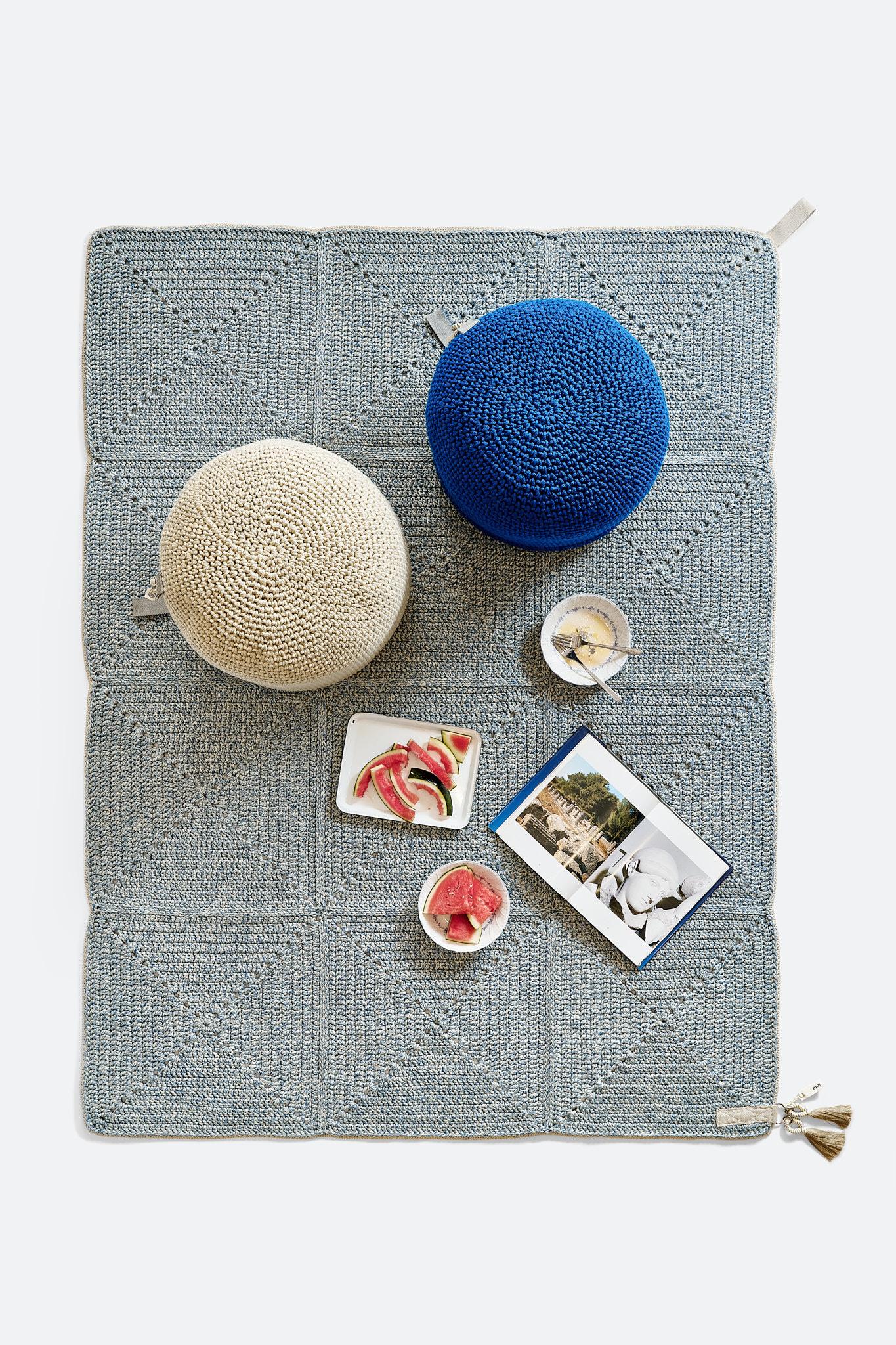 Outdoor Indoor Handmade Rug in Blue Sand by iota In New Condition For Sale In Tel Aviv, IL