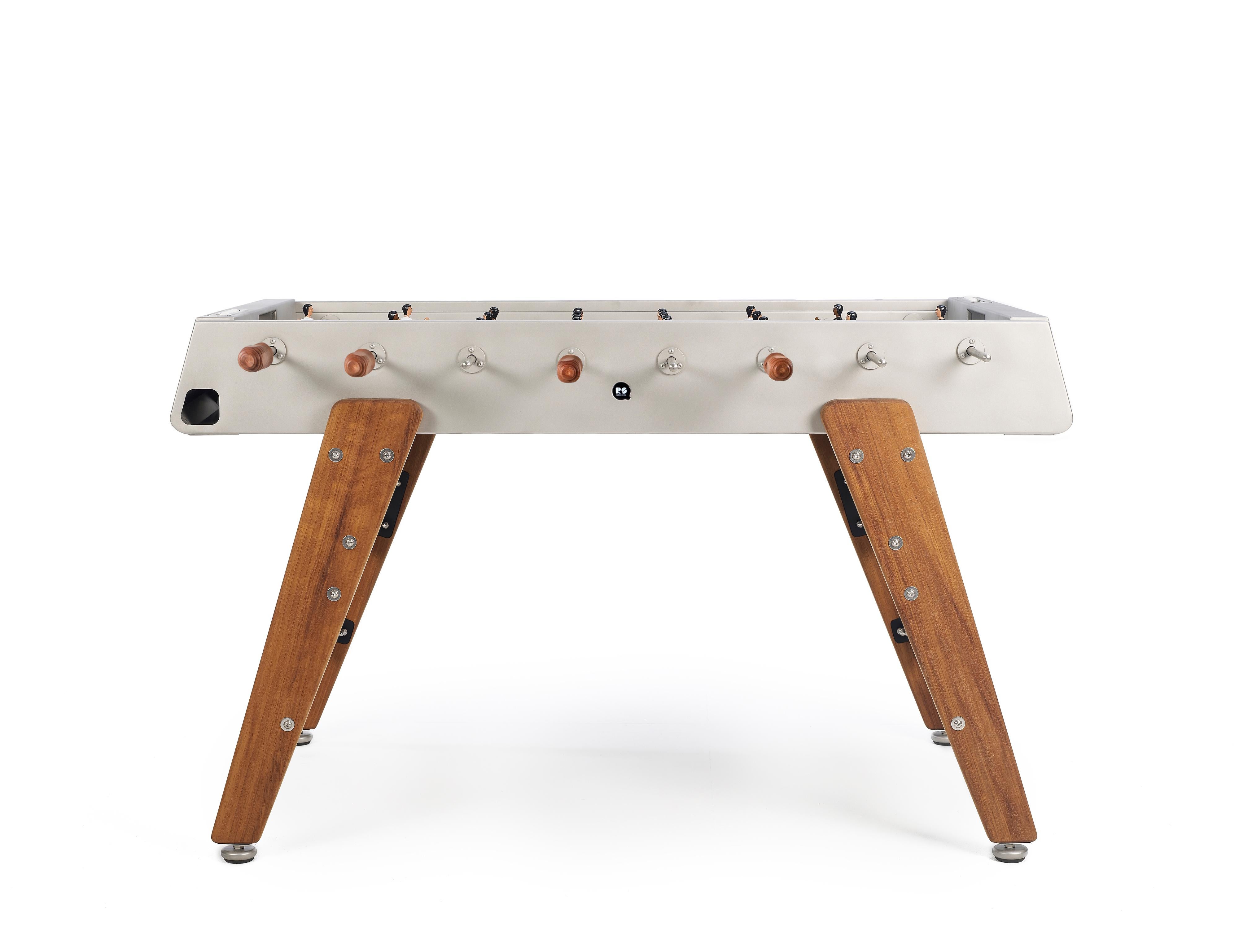BABY-FOOT RS3 BOIS
CONÇU PAR RAFAEL RODRÍGUEZ pour RS-Barcelona

Avec le baby-foot en bois RS3, un nouveau joueur entre dans le jeu. La récréation avec une touche de bois. Un design plus chaleureux pour ceux qui savent que la combinaison de deux