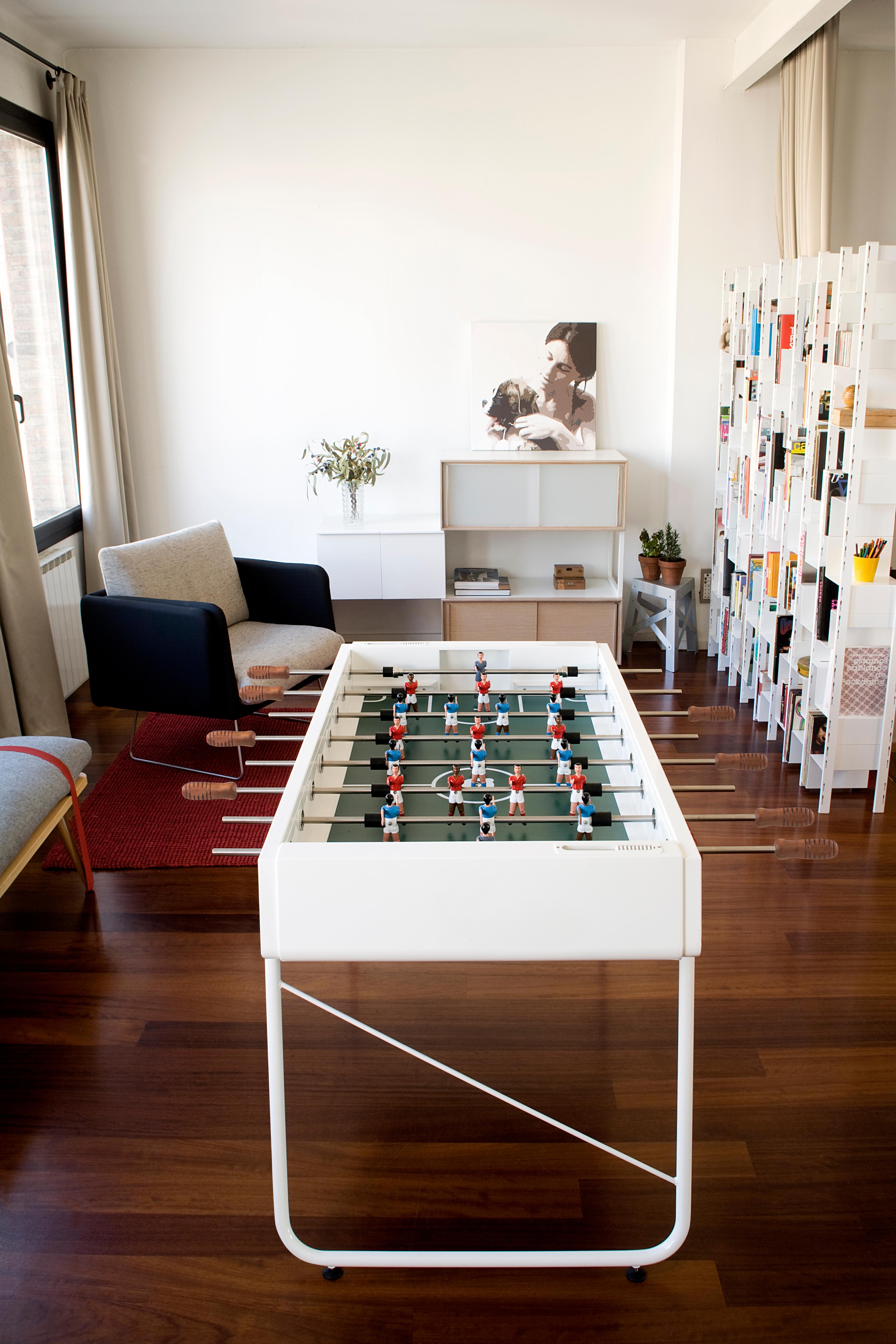 MESA DE FÚTBOL DE METAL ROJO PARA EXTERIOR/INTERIOR RS3 by RS Barcelona en Nuevo estado para la venta en Rhinebeck, NY