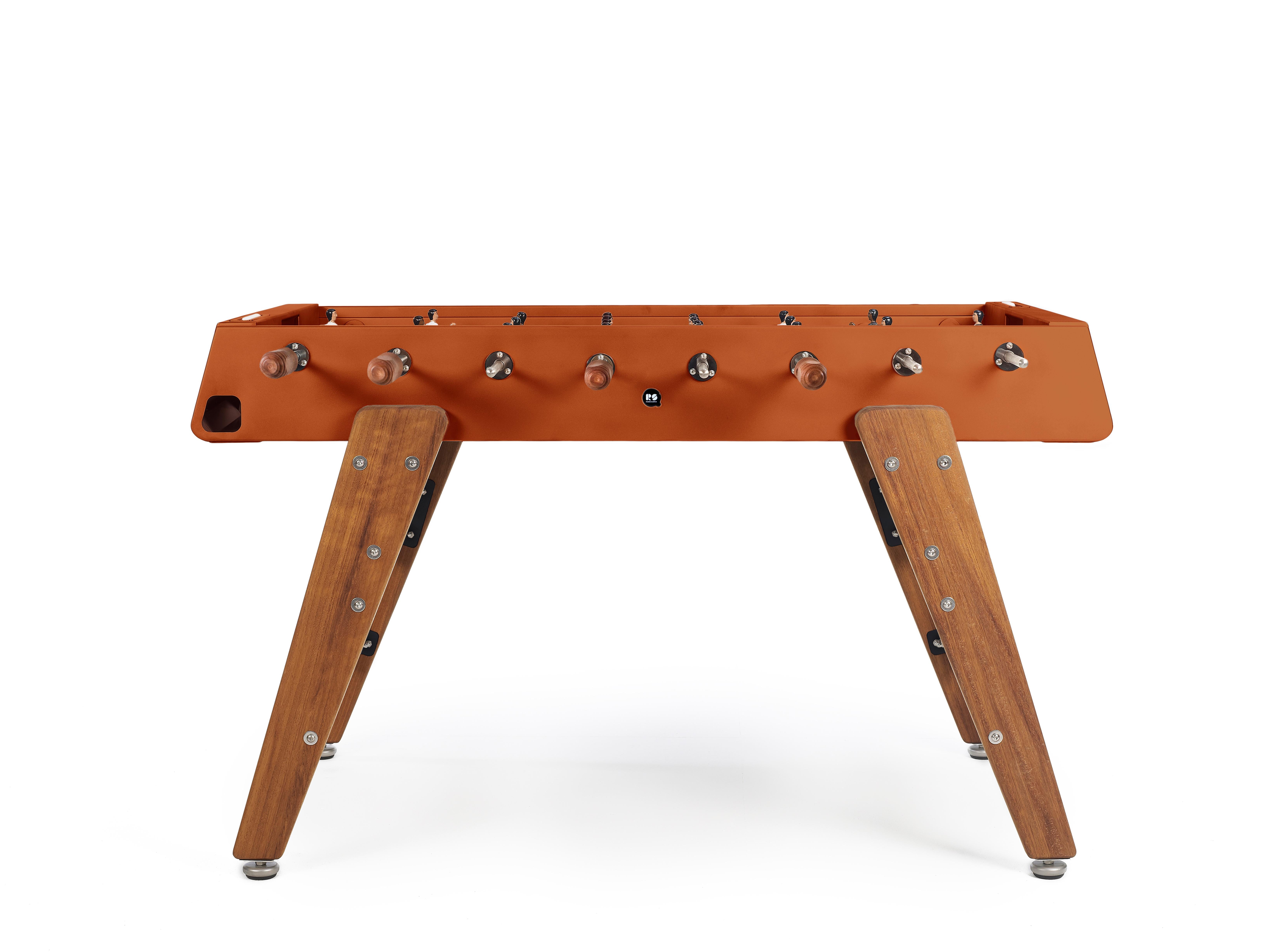BABY-FOOT RS3 BOIS
CONÇU PAR RAFAEL RODRÍGUEZ pour RS-Barcelona

Avec le baby-foot en bois RS3, un nouveau joueur entre dans le jeu. La récréation avec une touche de bois. Un design plus chaleureux pour ceux qui savent que la combinaison de deux