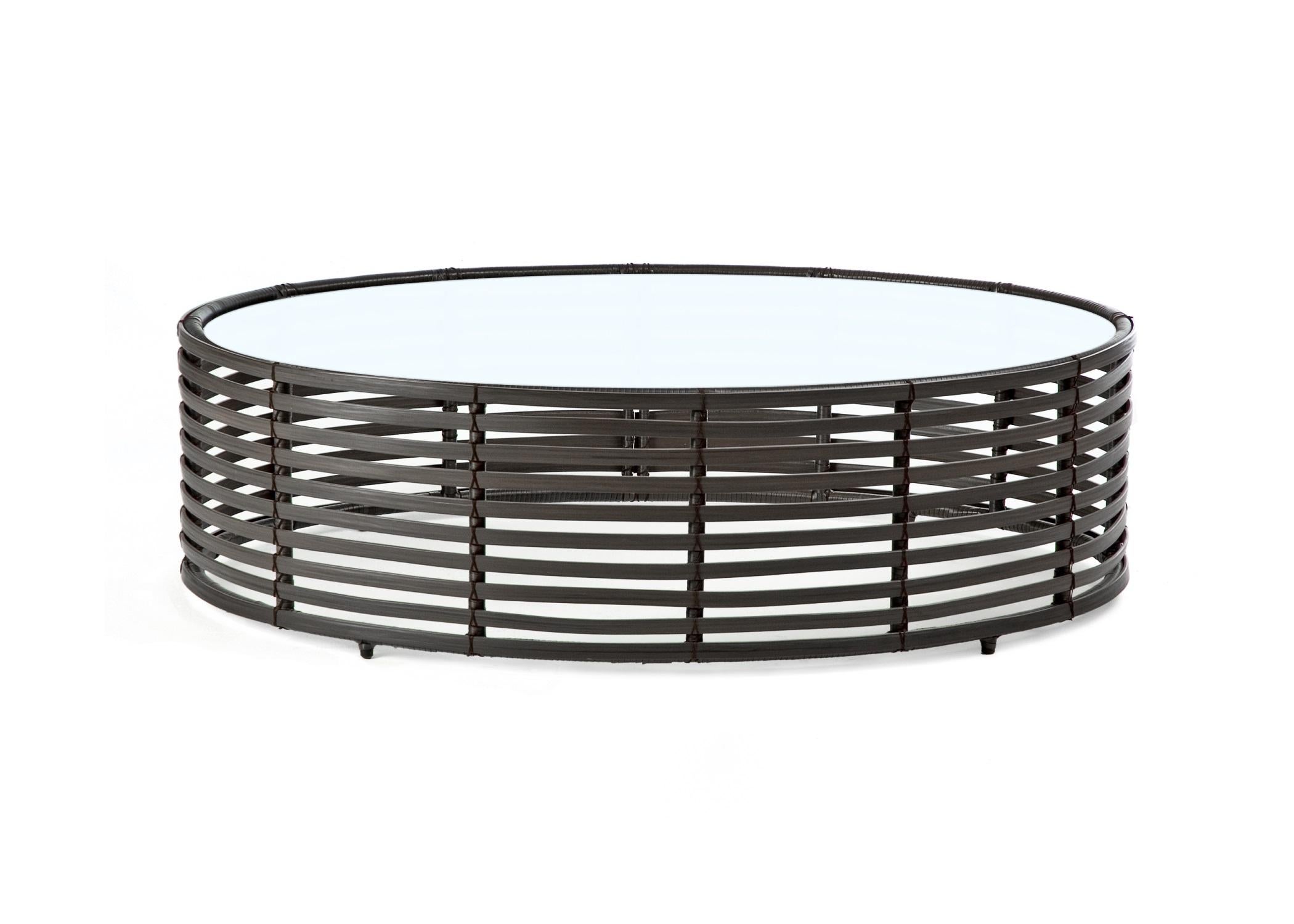 Outdoor large oval Lolah coffee table by Kenneth Cobonpue
Materials: Polyethelene, aluminum. Glass.
Also available in other colors and for indoors. 
Dimensions: 
Glass 78cm x 118cm x H 10mm
Table 80cm x 120 cm x H 35 cm


Created using