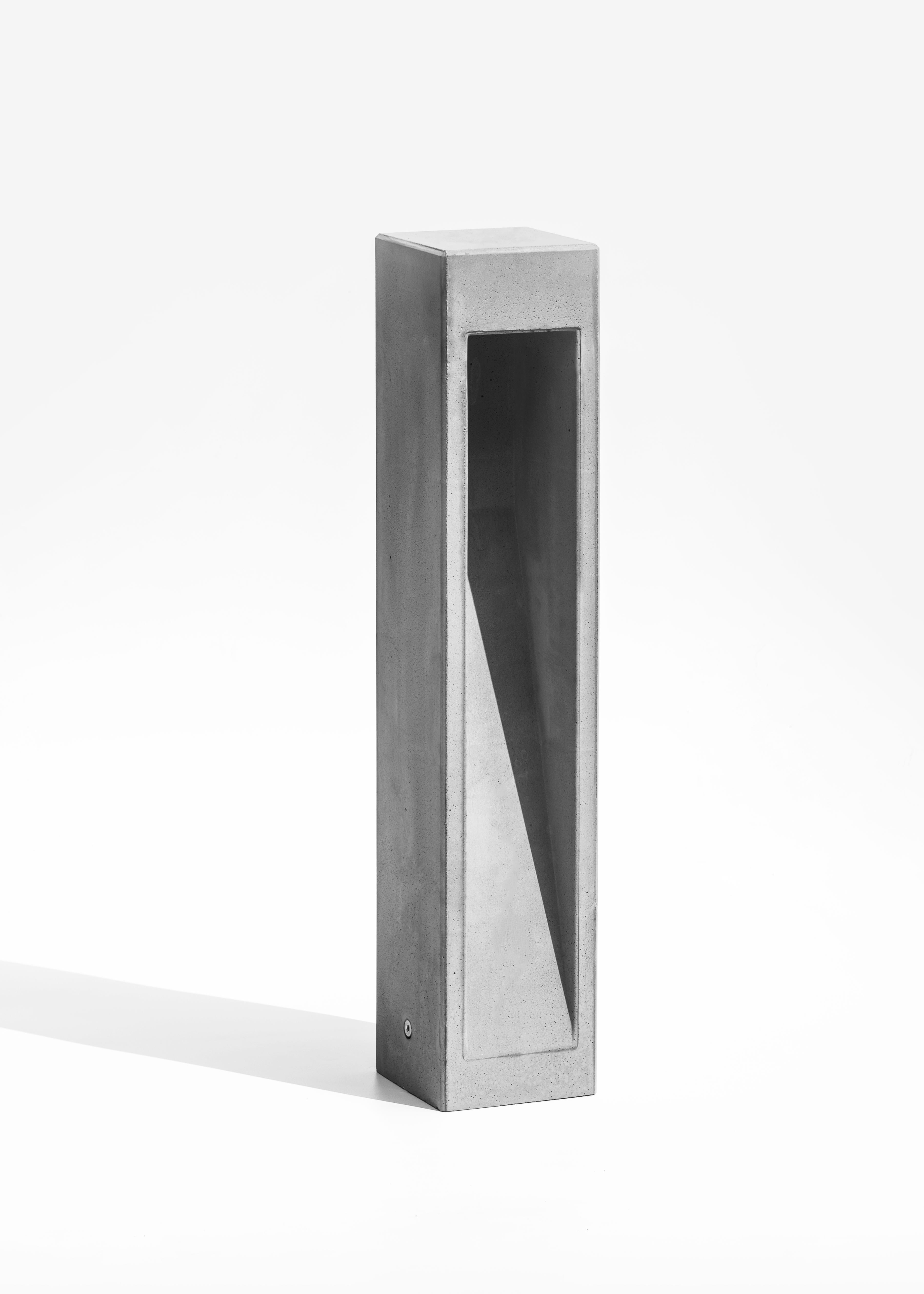 Cube (L)
Concrete floor lamp by Bentu Design
Measures: 120 ×120 × H 600mm
AC LED 295lm 3000K 85 90° 