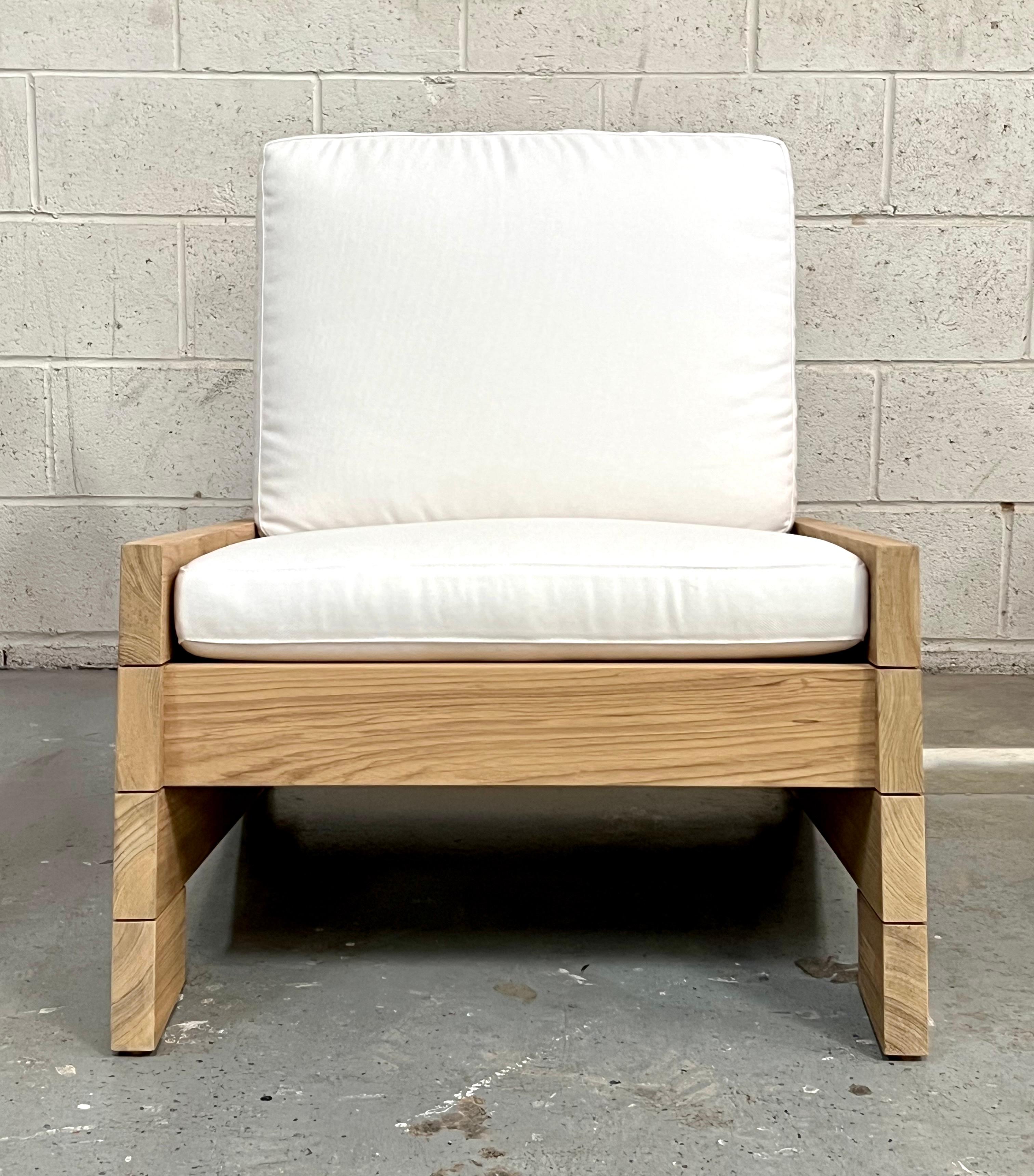 Outdoor Lounge Chair Made from Teak In New Condition For Sale In Los Angeles, CA