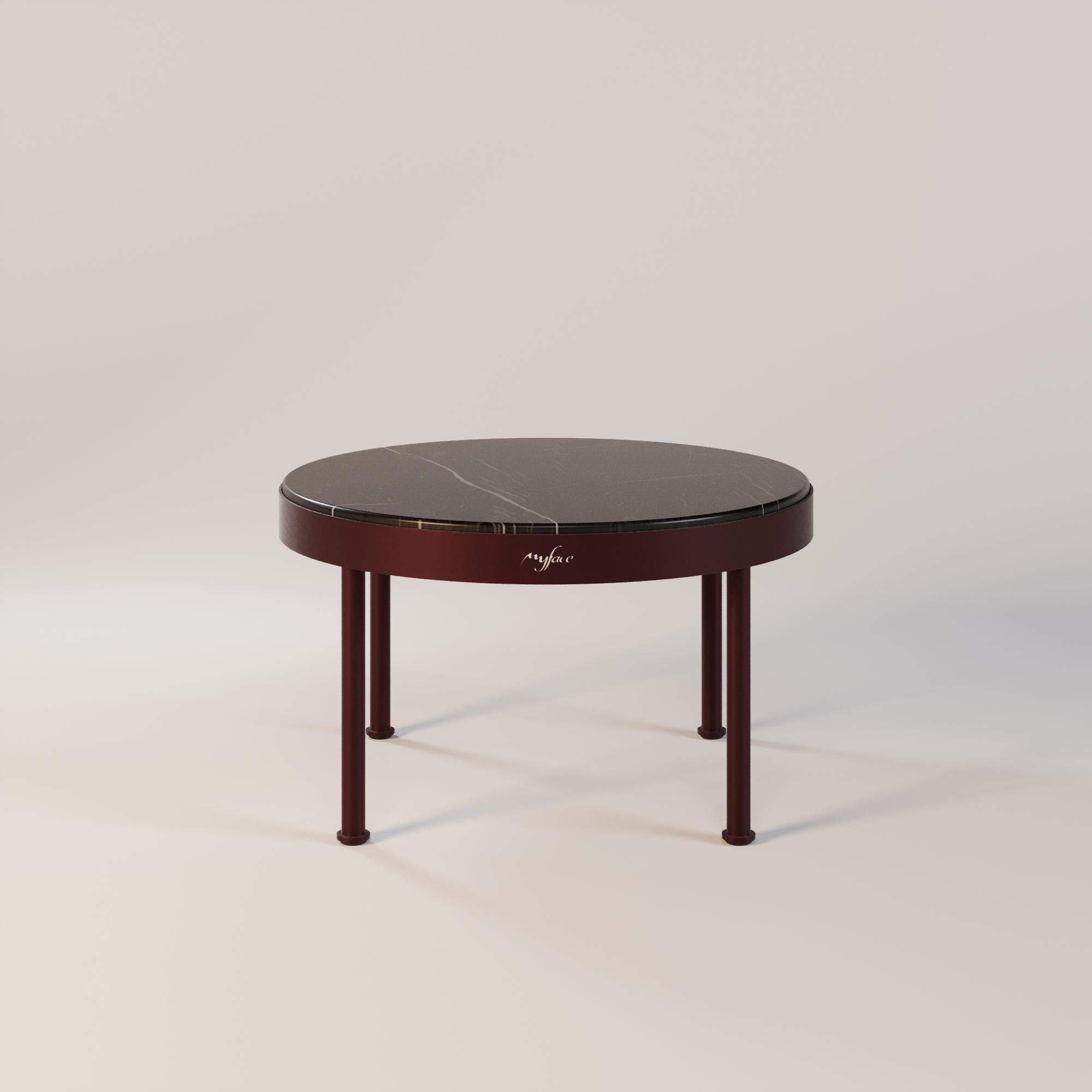 Table basse d'extérieur Trace 

La table basse Trace est la pièce parfaite pour ajouter de la vie et de la sophistication à tout espace de vie bien structuré. En tant que pièce centrale, il offre à la fois fonctionnalité et attrait visuel, ce qui en