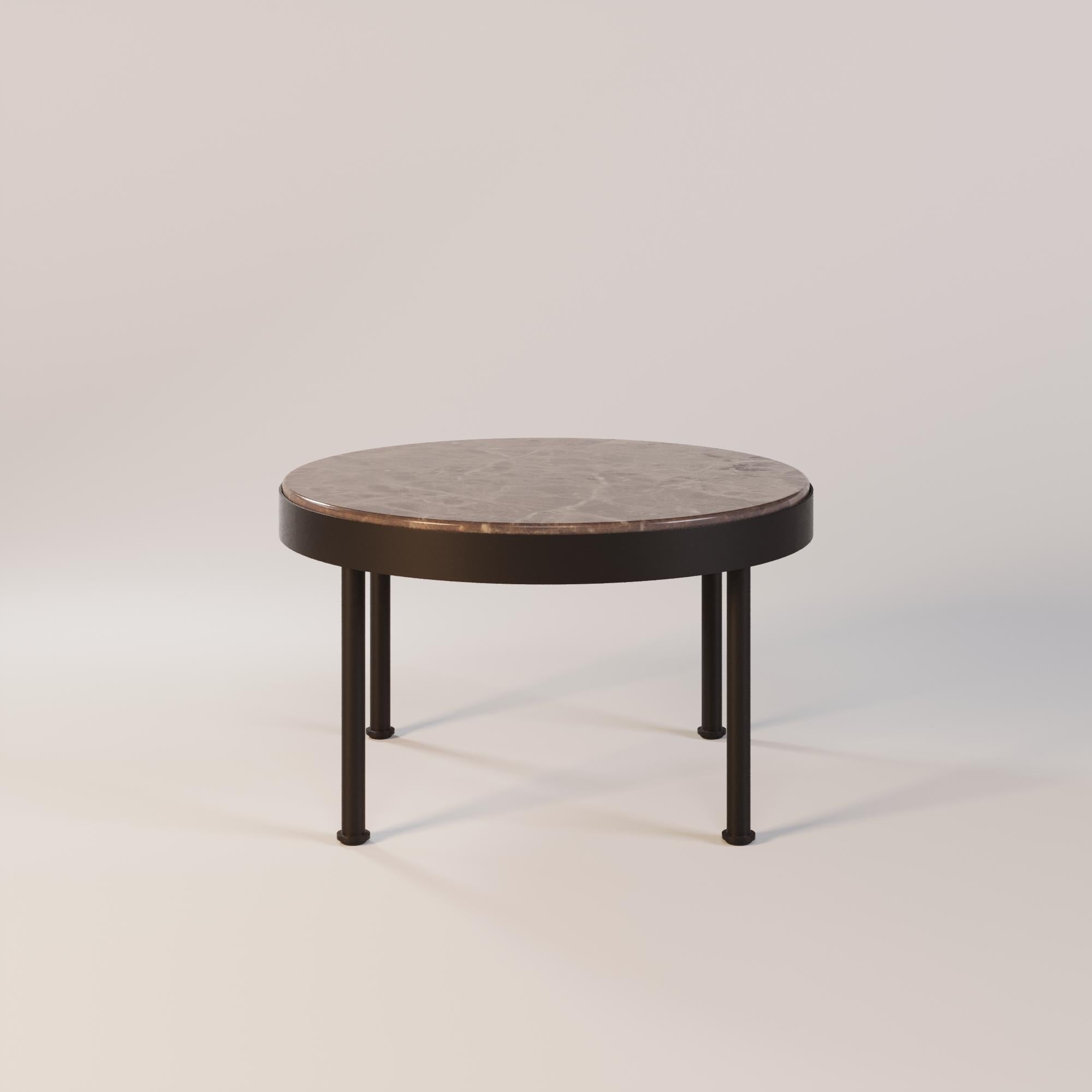 Table basse d'extérieur Trace 

La table basse Trace est la pièce parfaite pour ajouter de la vie et de la sophistication à tout espace de vie bien structuré. En tant que pièce centrale, il offre à la fois fonctionnalité et attrait visuel, ce qui en