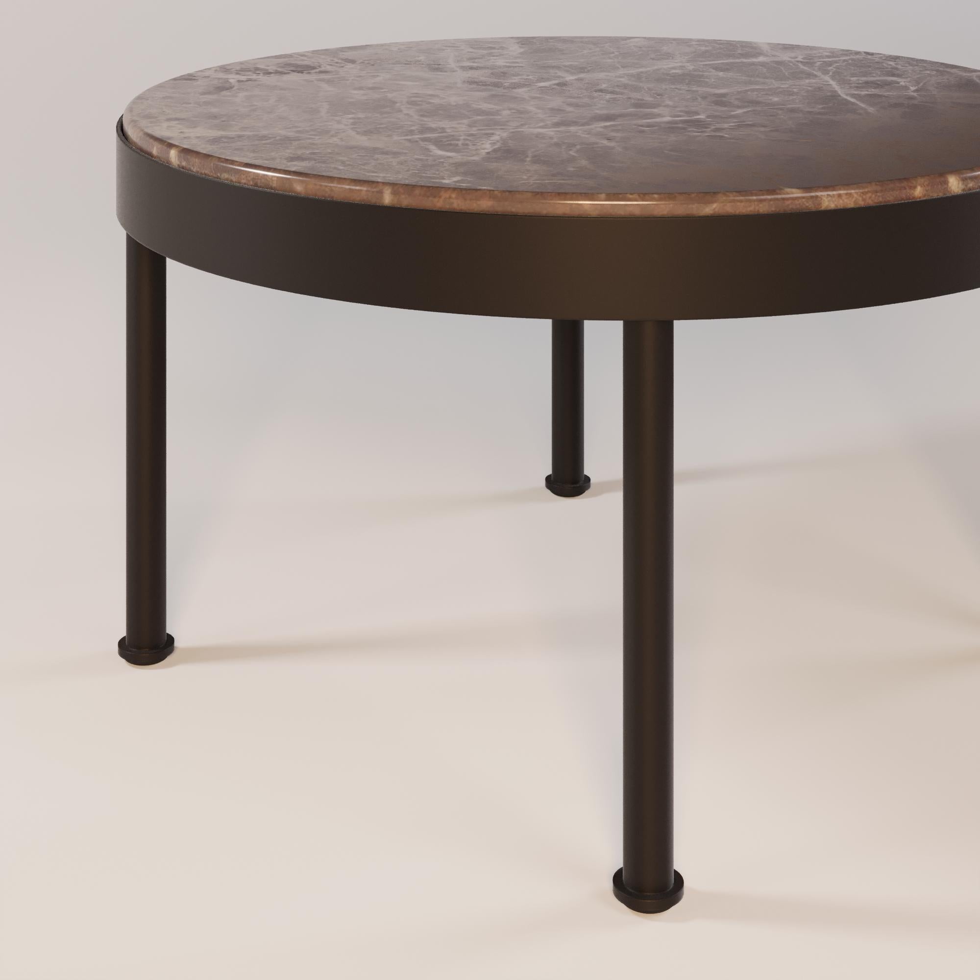 Portugais Table basse de patio avec plateau en marbre et base en acier inoxydable en vente