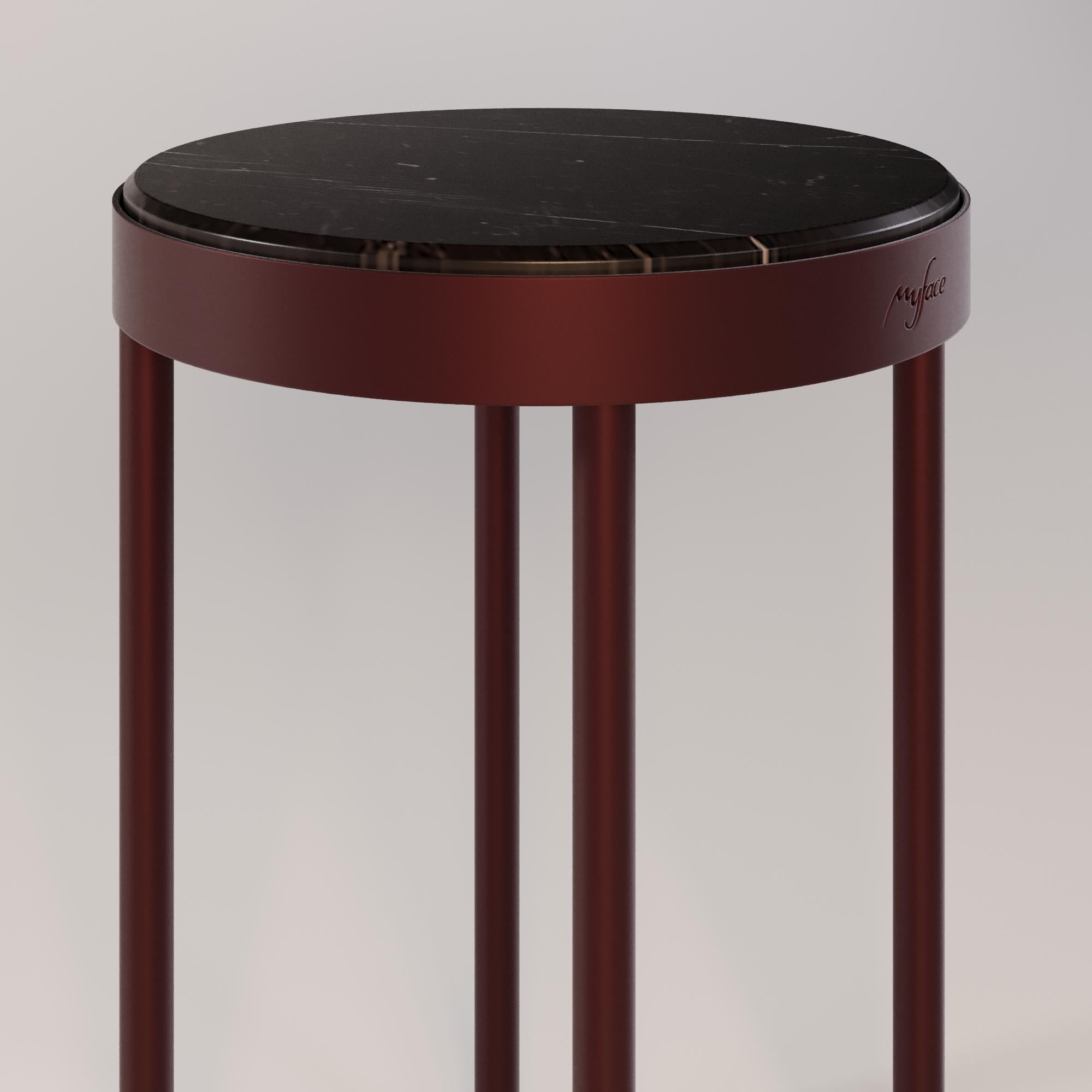 Moderne Table d'appoint de patio avec plateau en marbre en vente