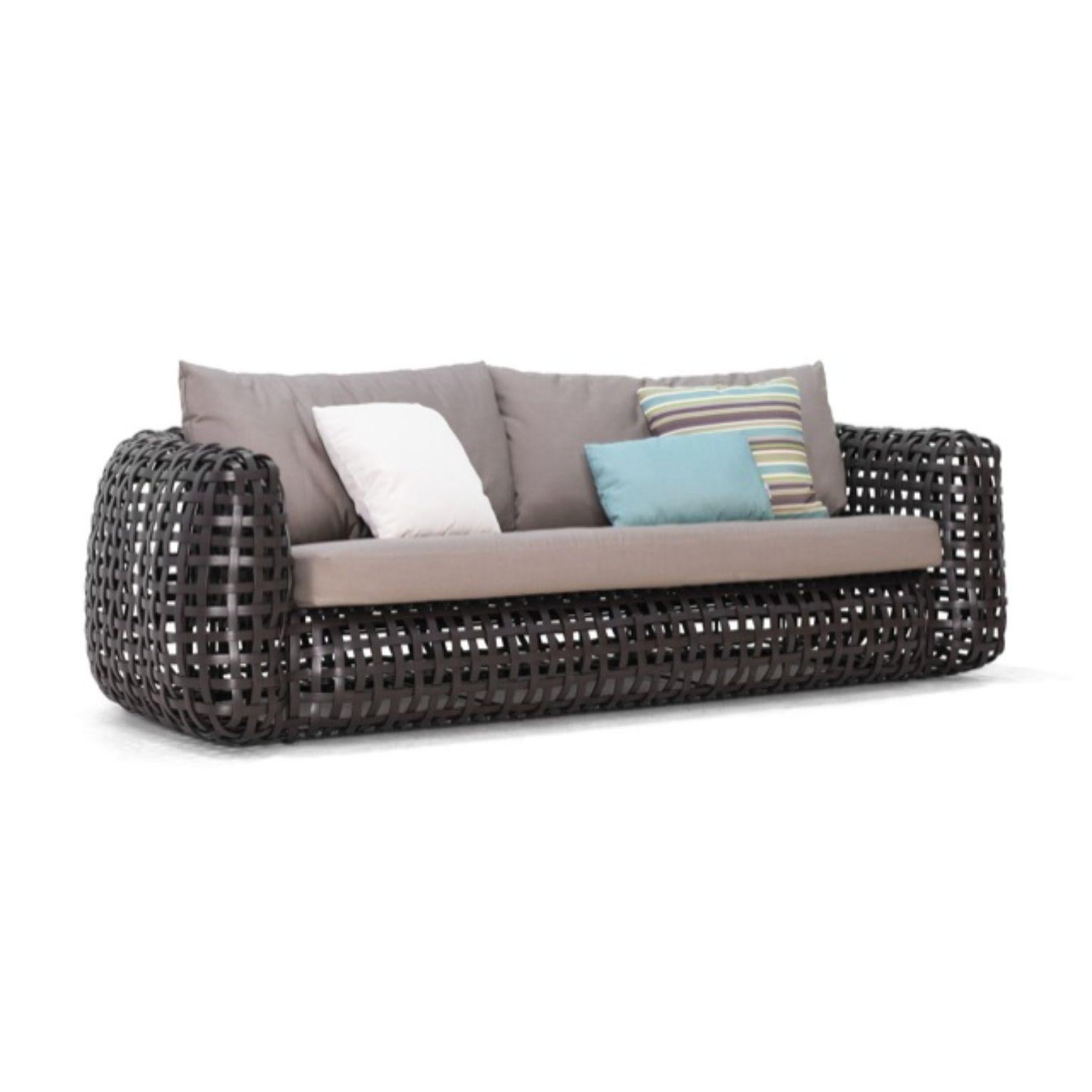 Outdoor Matilda sofa by Kenneth Cobonpue.
Materials: Polyethelene. Aluminum.
Also available in other colors and for indoors.
Dimensions: 100cm x 230 cm x H 63cm.

The same principle of a woven basket is used in making Matilda. This vast