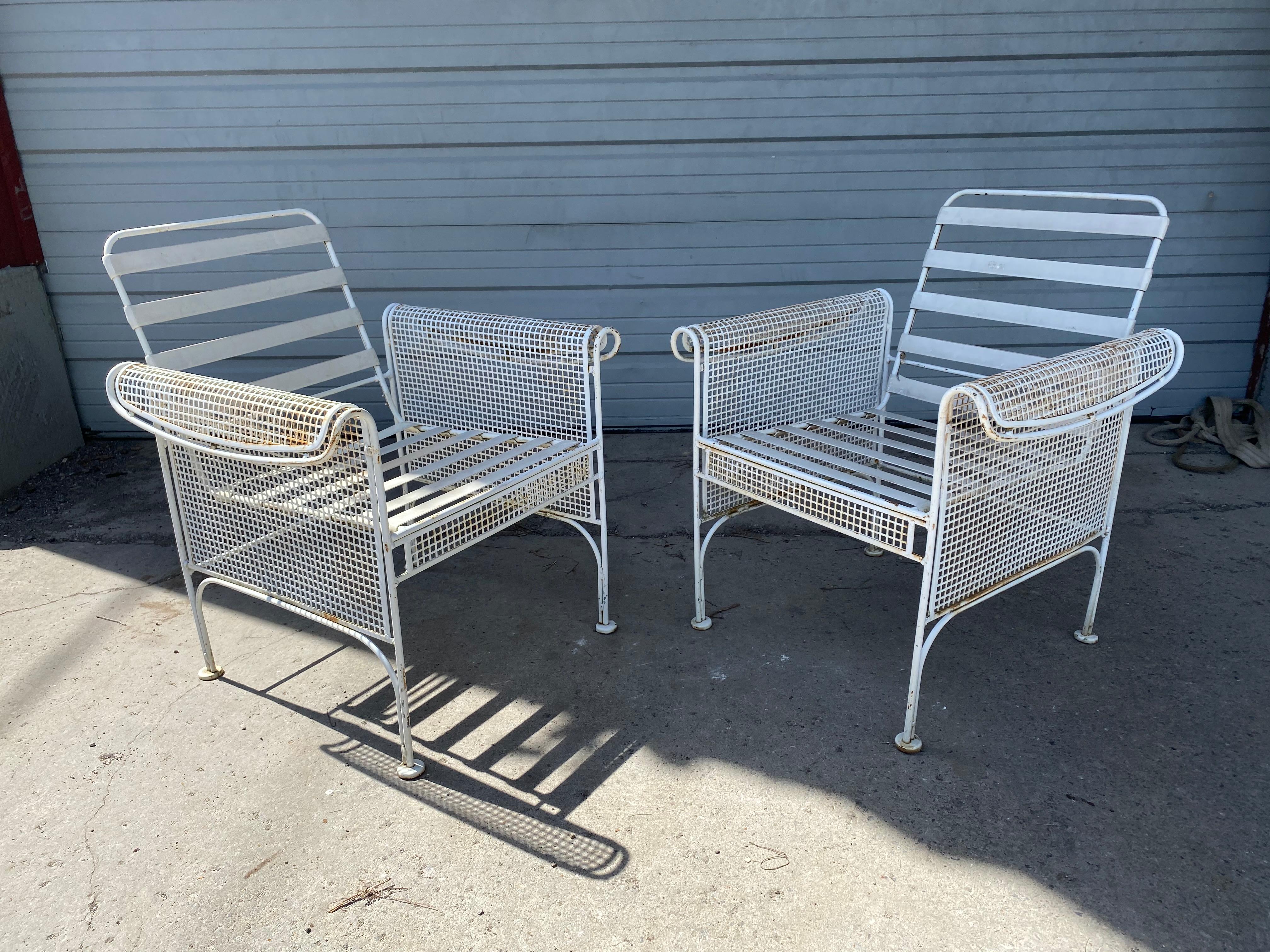 Stunning pair outdoor metal / iron lounge chairs, attributed to Maurizio Tempestini for Salterini. Great classic modernist design, extremely comfortable, retain newer seat and back cushions. Hand delivery avail to New York City or anywhere en route