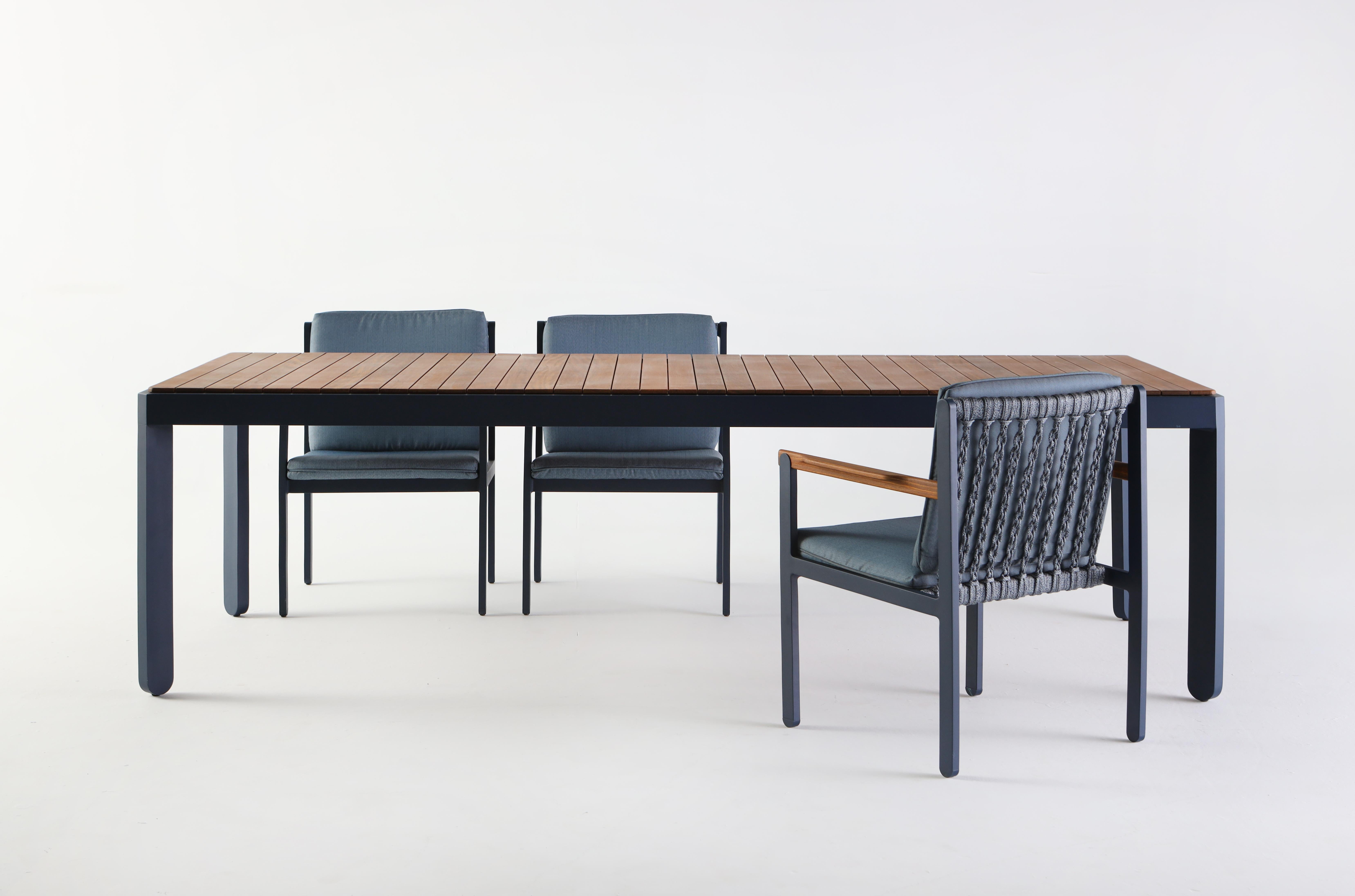 XXIe siècle et contemporain Table de salle à manger d'extérieur moderne en métal et bois massif en vente