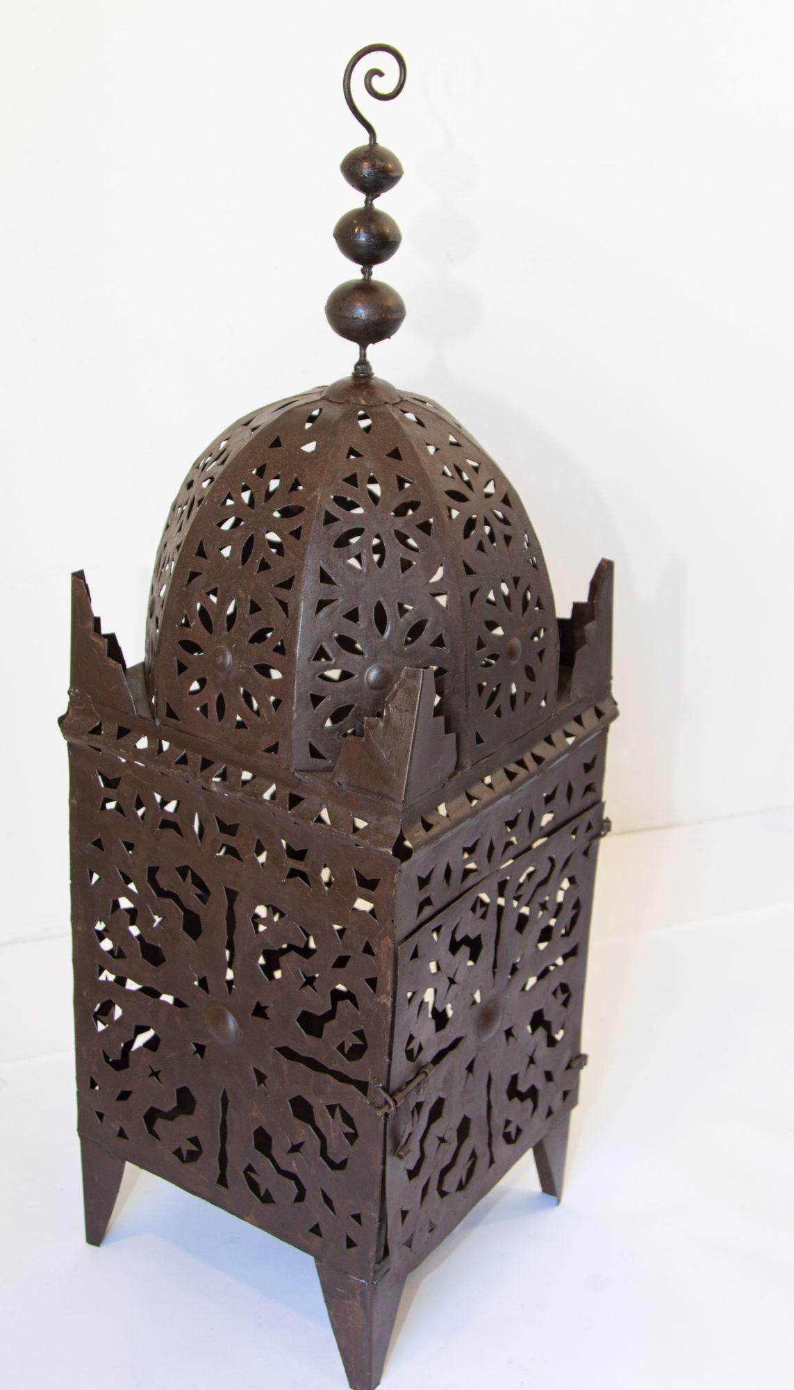 Outdoor Moroccan Hurricane Metal Candle Lantern For Sale 3