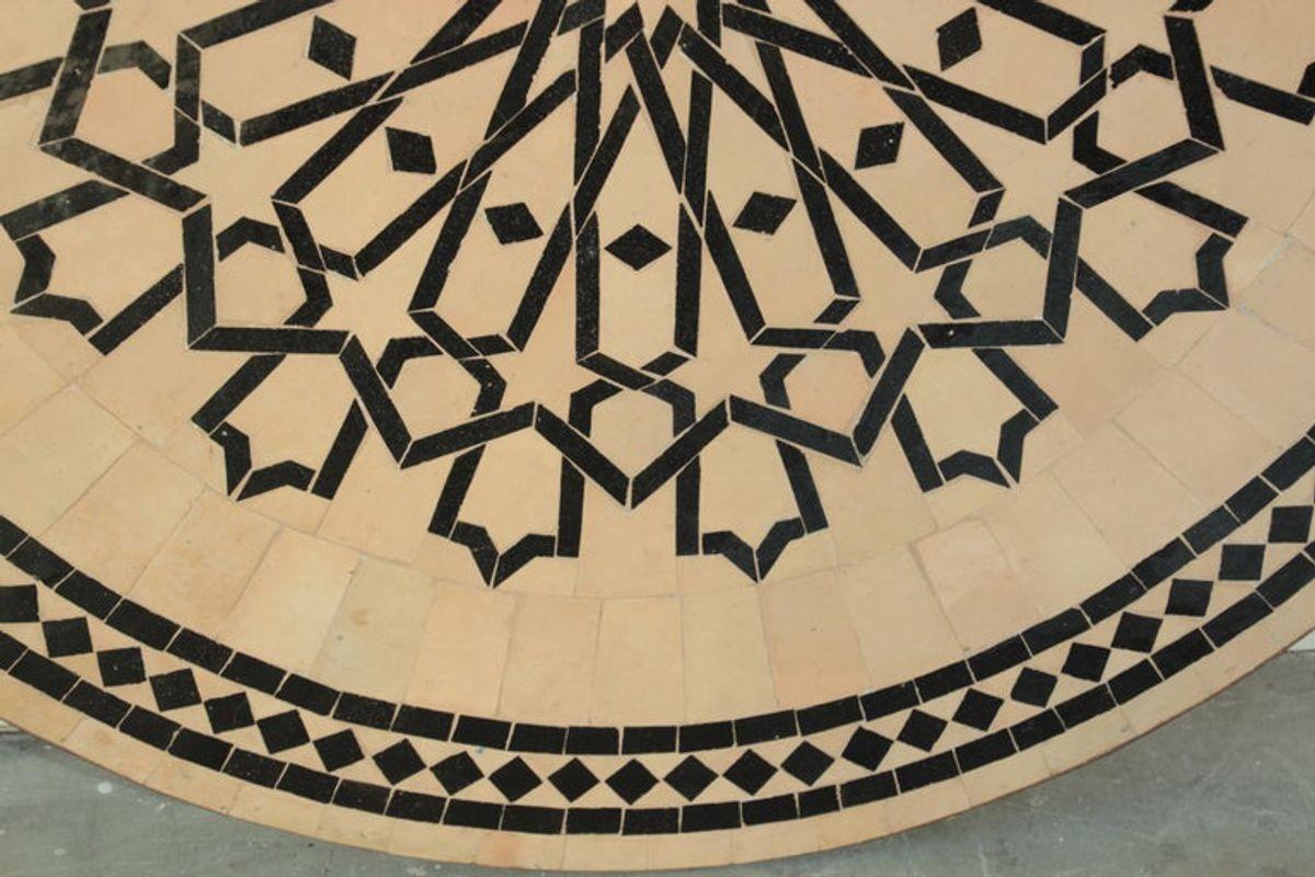 Outdoor Moroccan Round Mosaic Tile Dining Table on Iron Base 47 in. In Good Condition In North Hollywood, CA