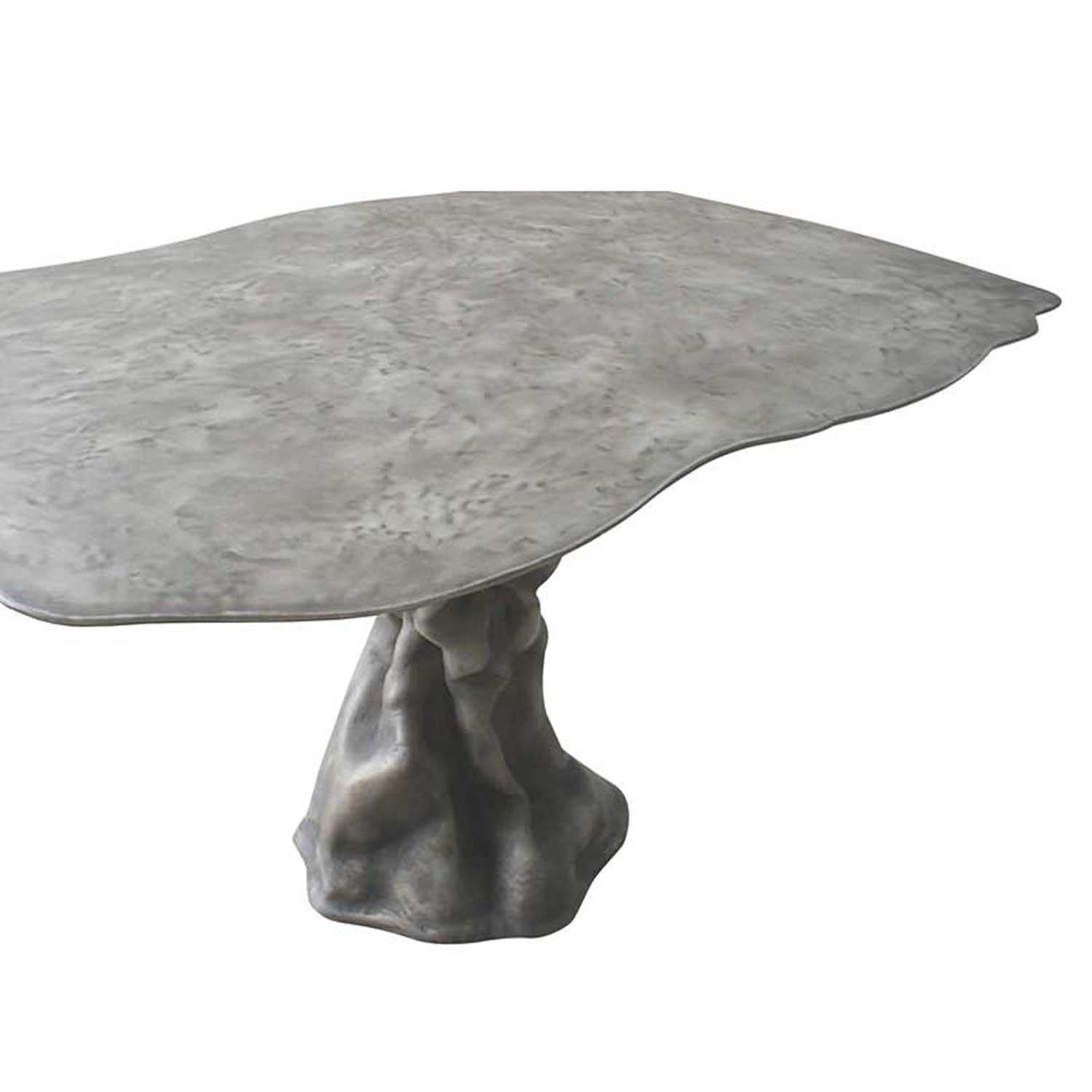Mesa de comedor contemporánea de resina acrílica reforzada con fibra de vidrio en lacado blanco mate o en acabado de fibra de vidrio natural. Ambos acabados son adecuados para exteriores. La resina reforzada tiene la fuerza suficiente para soportar