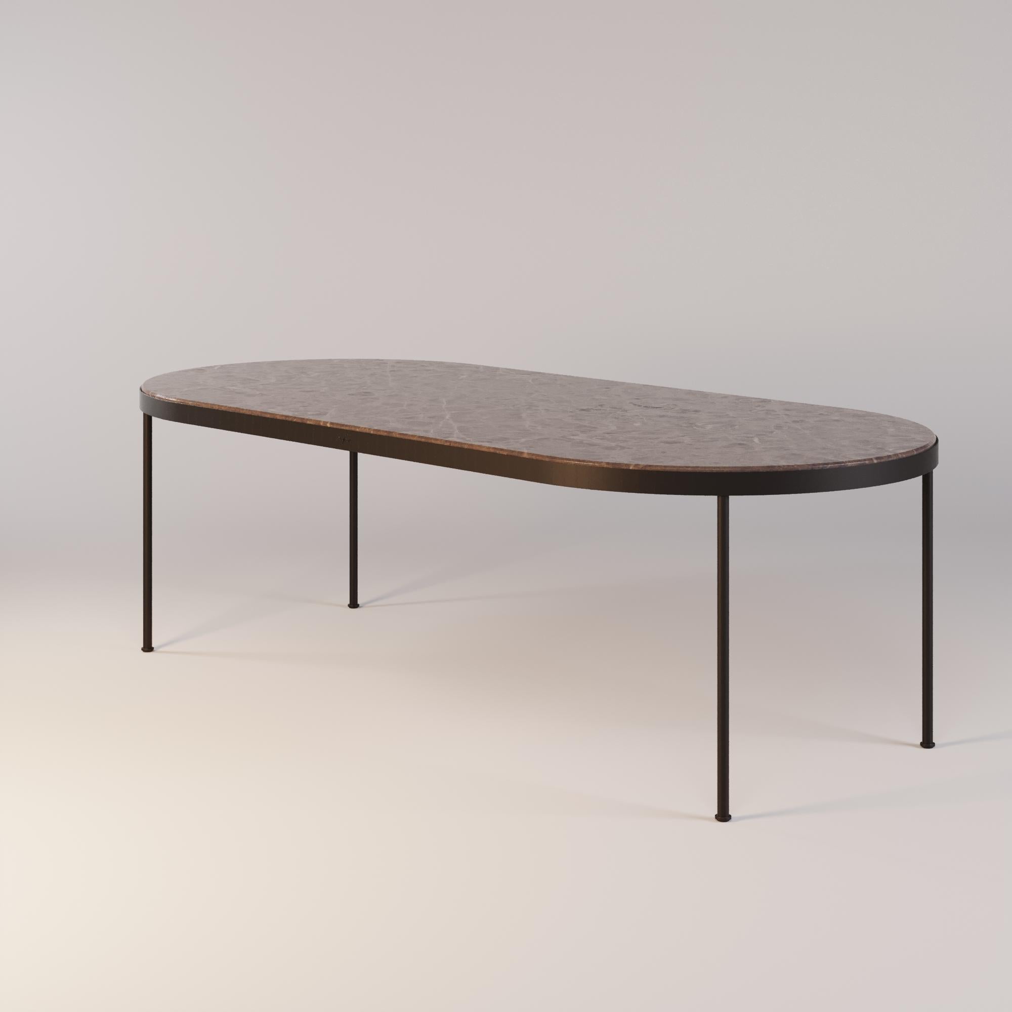 Moderne Table de salle à manger ovale d'extérieur avec plateau en marbre et cadre métallique en vente