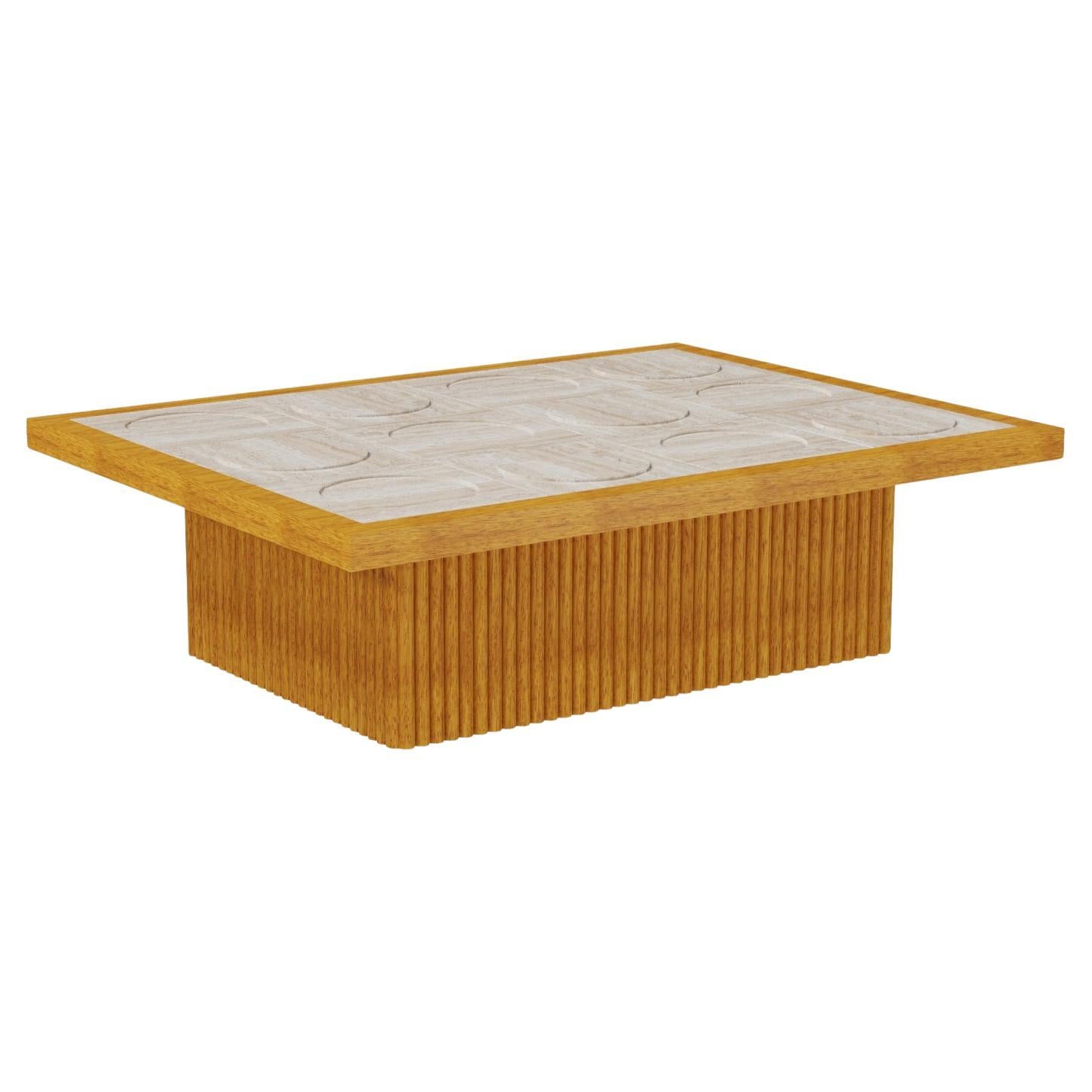 Palau Couchtisch für den Außenbereich - Eleganter Couchtisch aus Iroko-Holz mit skulpturalem Sockel im Angebot