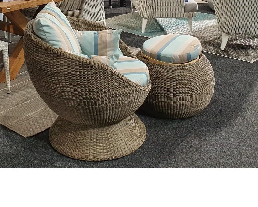 Outdoor Patio Wicker 360° Swivel Lounge Chair w/ Coffee Table Set For Sale 1