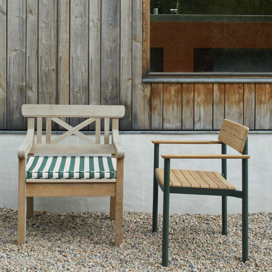 Mid-Century Modern Outdoor 'Pelagus' Armchair in Teak and Green Aluminum for Skagerak For Sale