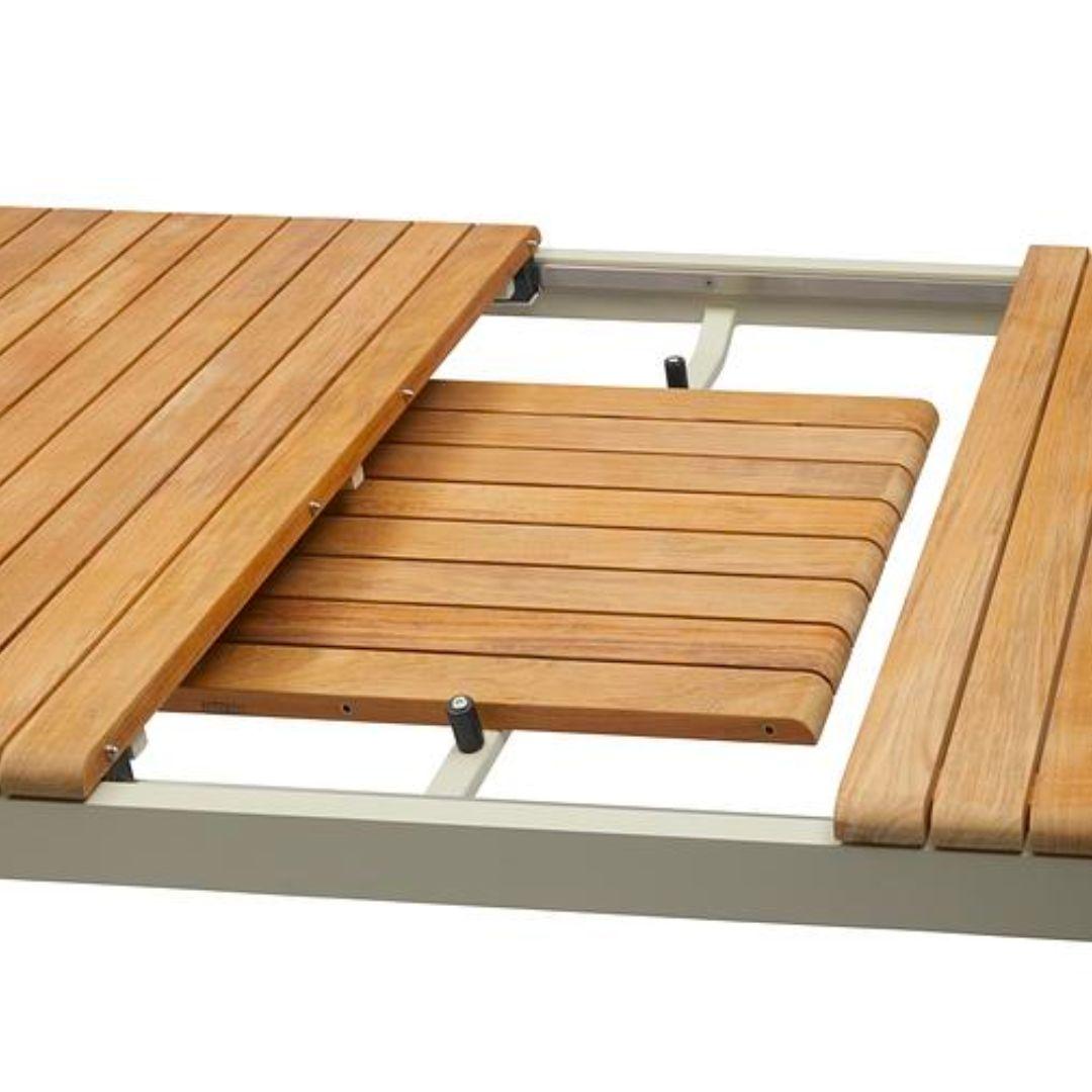 Outdoor 'Pelagus' Dining Table in Teak and Hunter Green Aluminum for Skagerak For Sale 3