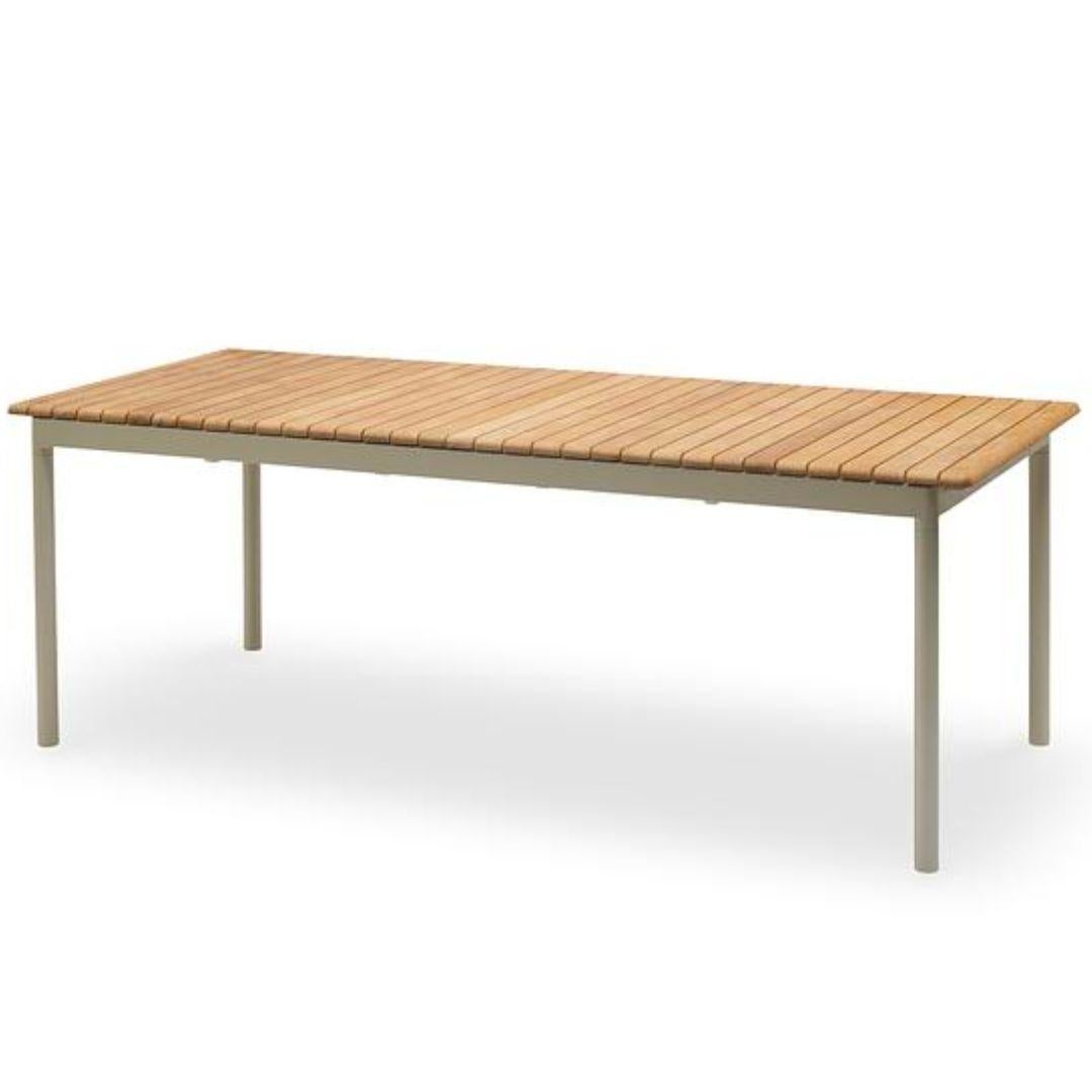 Outdoor 'Pelagus' Dining Table in Teak and Hunter Green Aluminum for Skagerak In New Condition For Sale In Glendale, CA