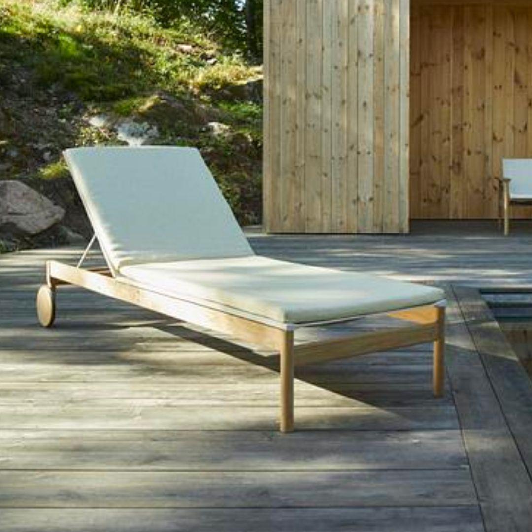 Outdoor 'Pelagus' Sunbed in Teak and Fabric for Skagerak For Sale 7