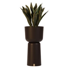 Jardinera moderna de exterior con elegante diseño de fibra de vidrio