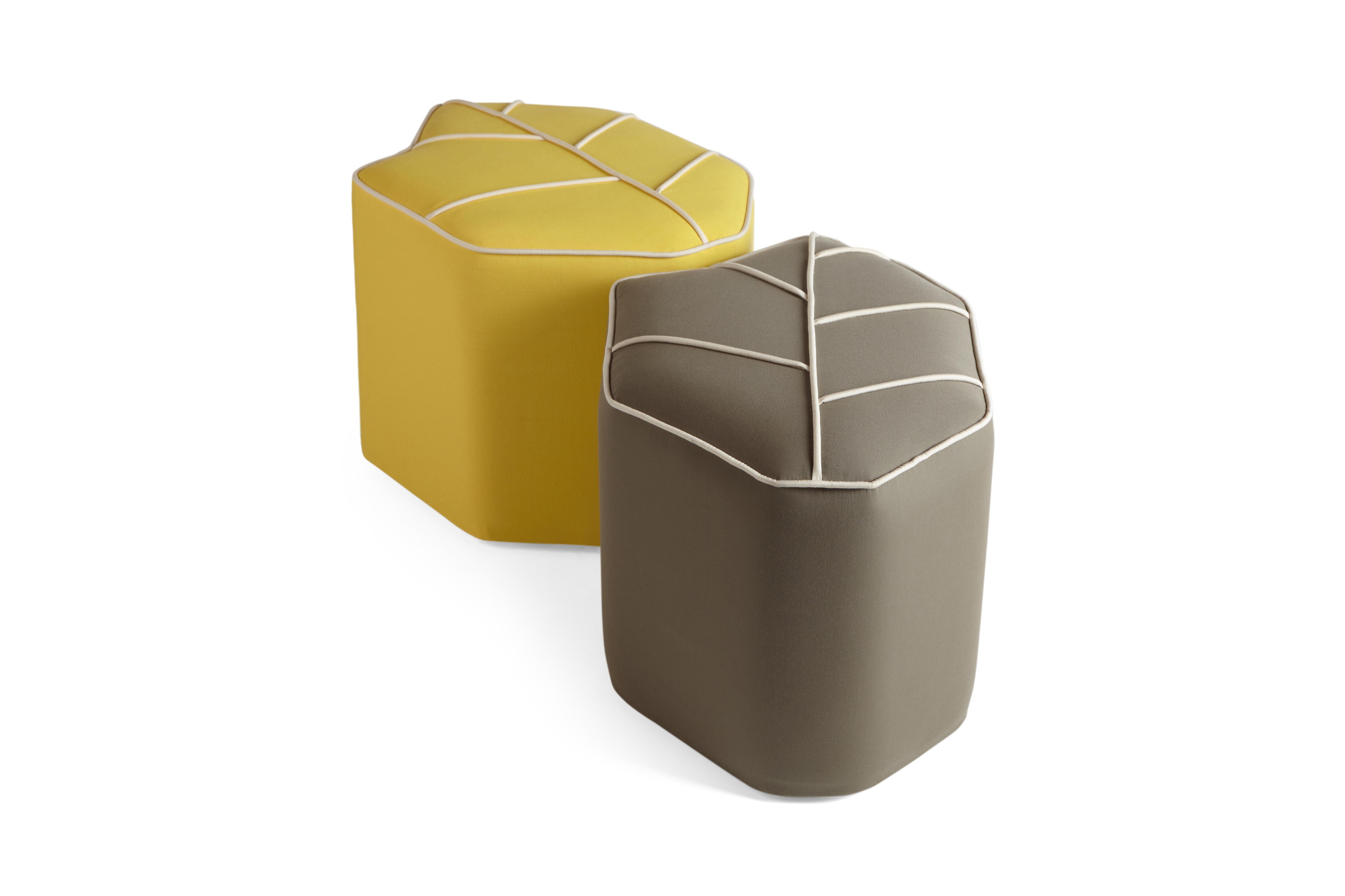 XXI secolo e contemporaneo Pouf da esterno con seduta a foglia di design by design by nico in vendita