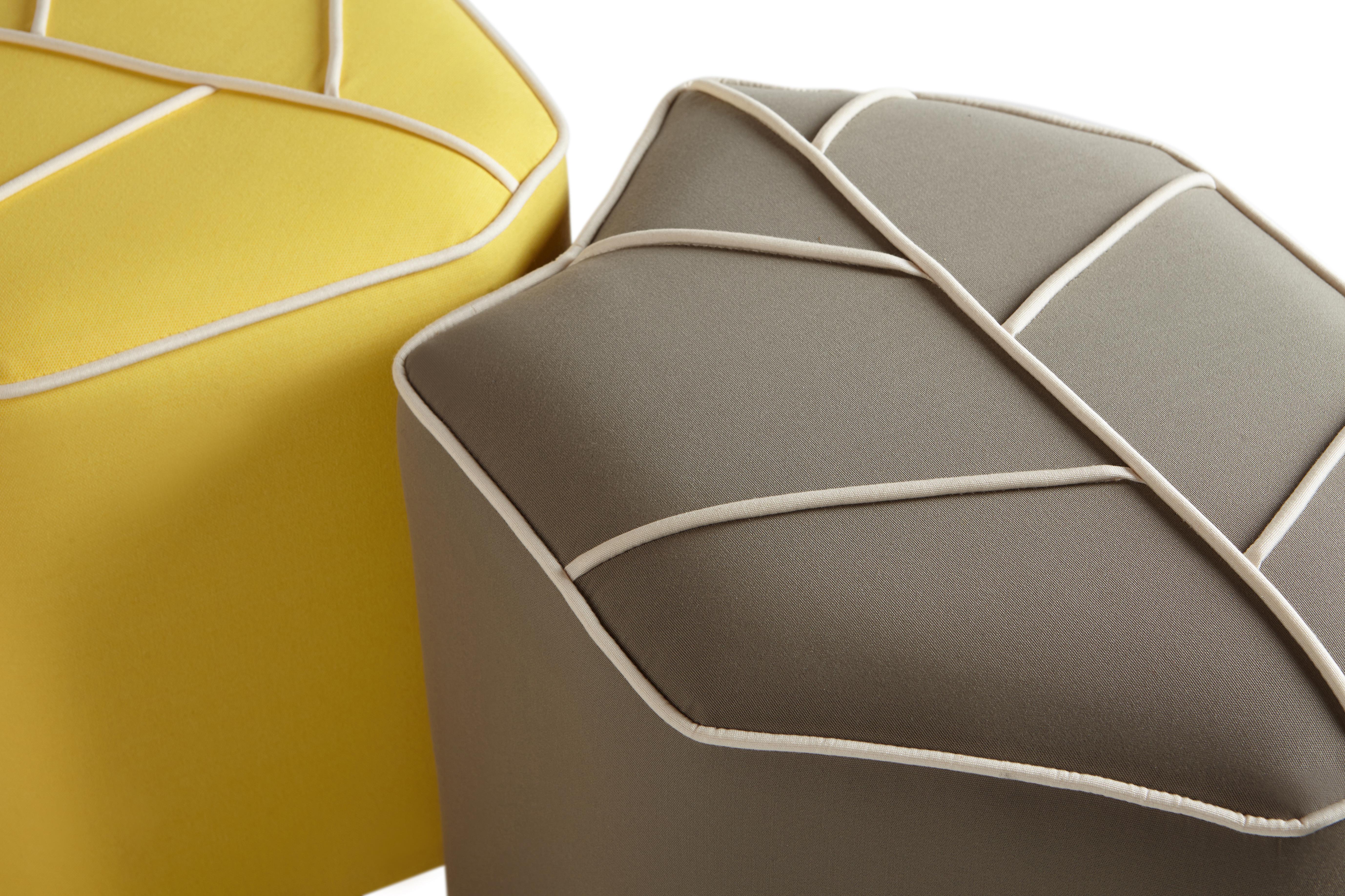 Tessuto Pouf da esterno con seduta a foglia di design by design by nico in vendita