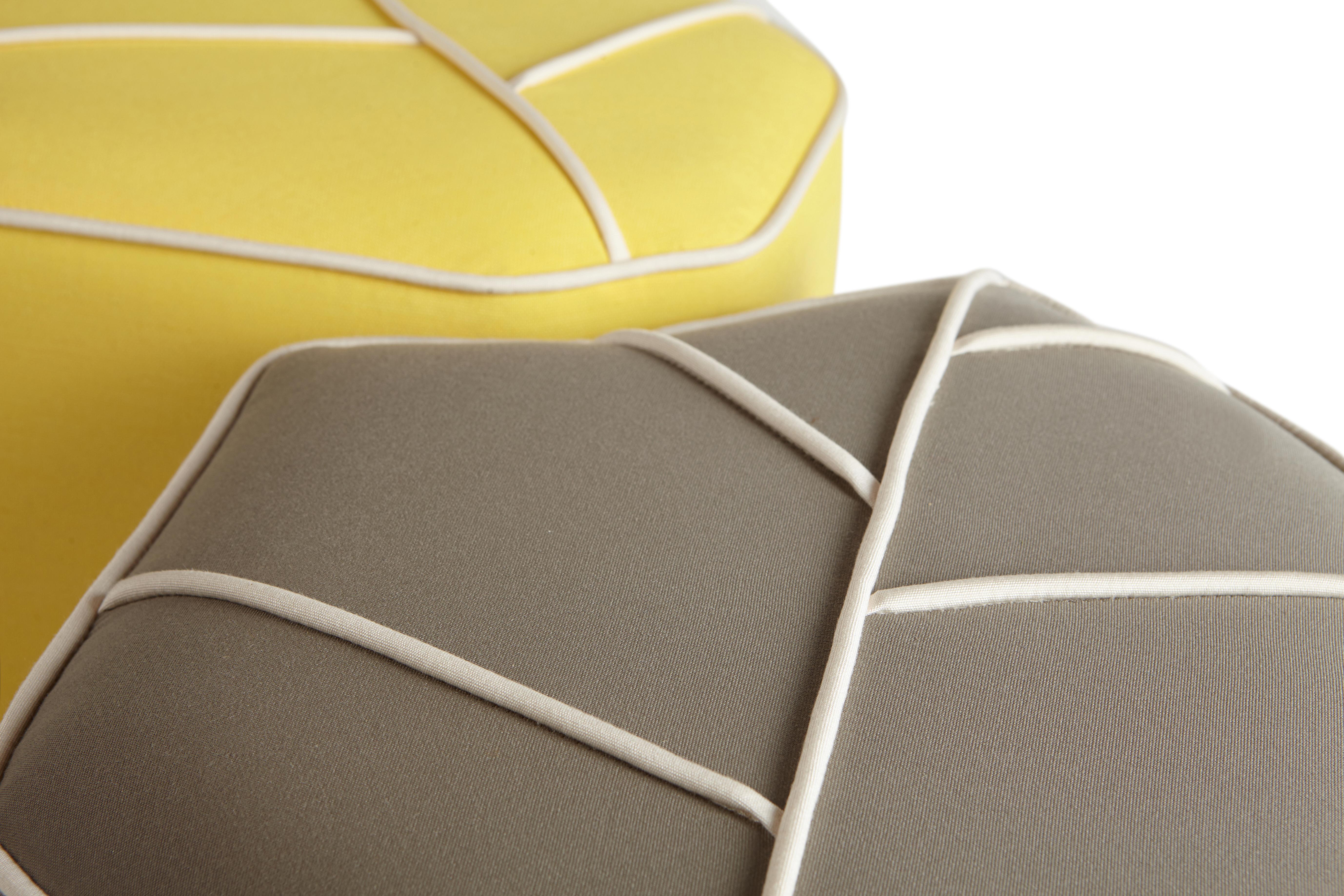Pouf da esterno con seduta a foglia di design by design by nico in vendita 1