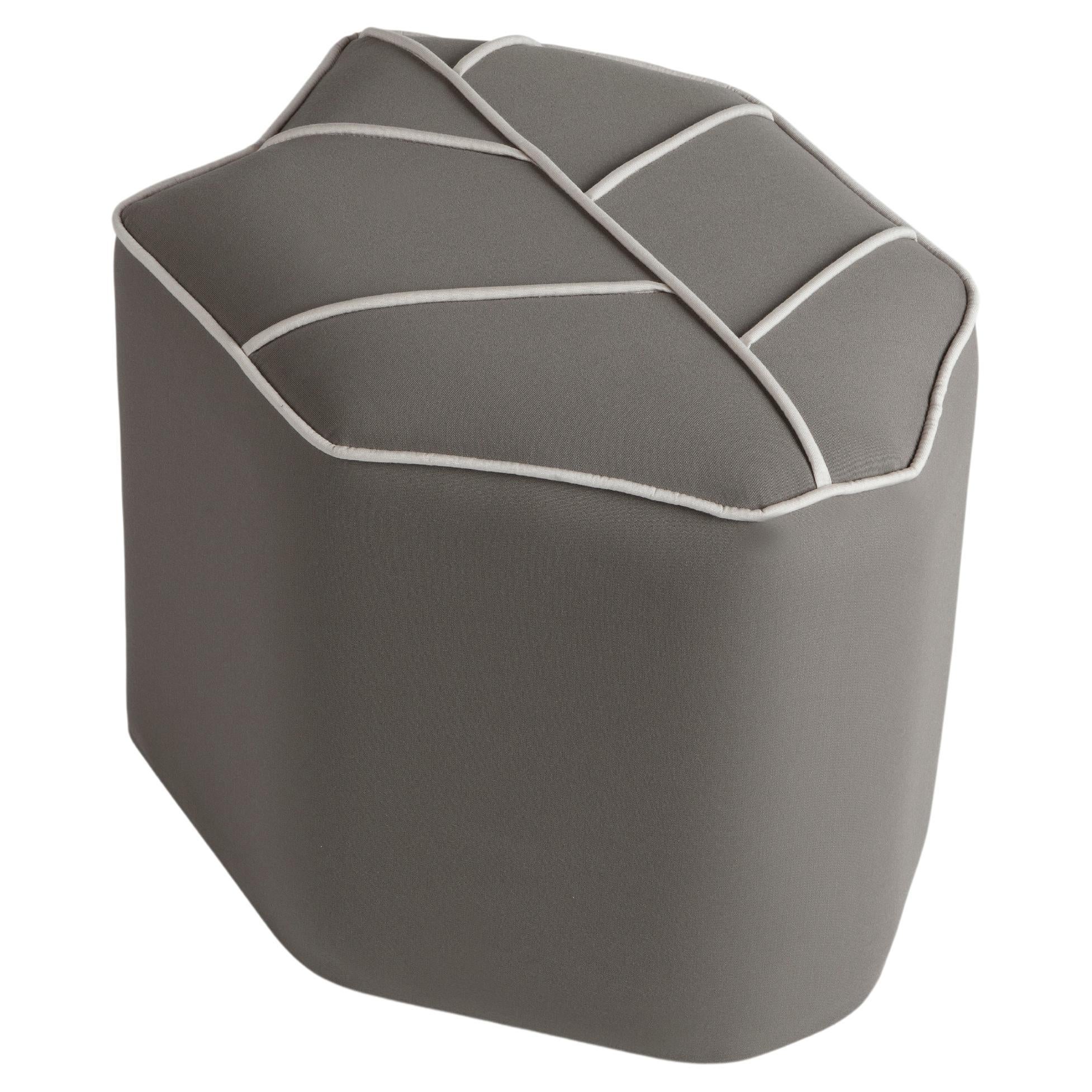 Pouf da esterno con seduta a foglia di design by design by nico