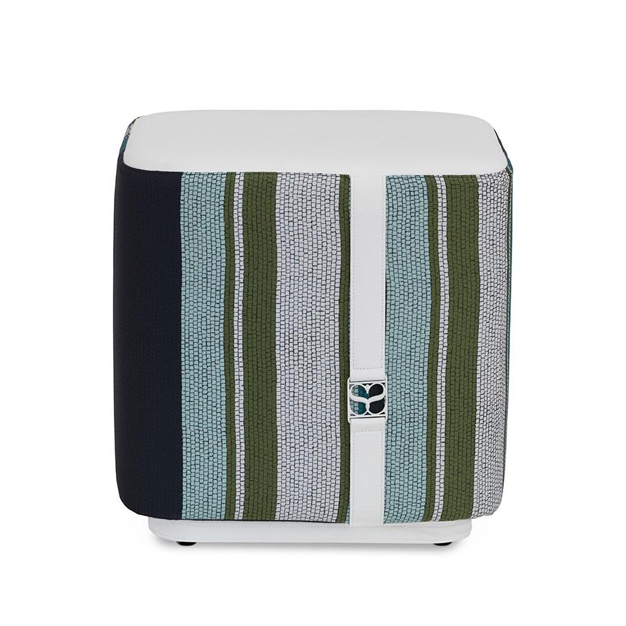 A pouf created to stay outdoors. The base in marine plywood guarantees high resistance in humid and salty environments, the padding is in polyurethane foam, while the cover is in water-repellent waterproof cotton, perfect therefore also for the