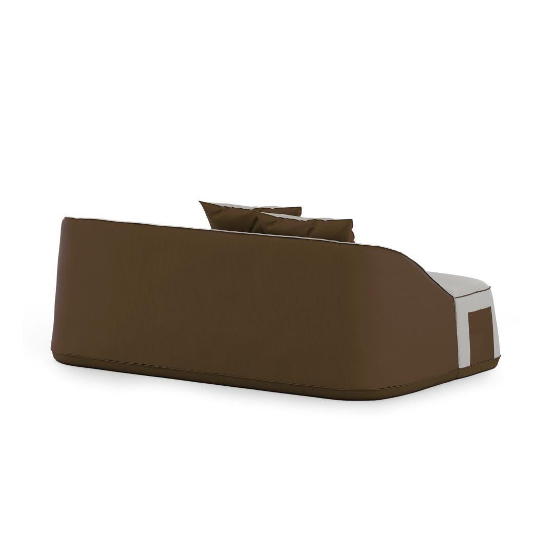 The Flow sofa is designed to blend into any outdoor space, offering simplicity and comfort. Its simple design invites relaxation, while the high-performance foam structure ensures ease of movement. With removable and washable fabrics, maintenance is