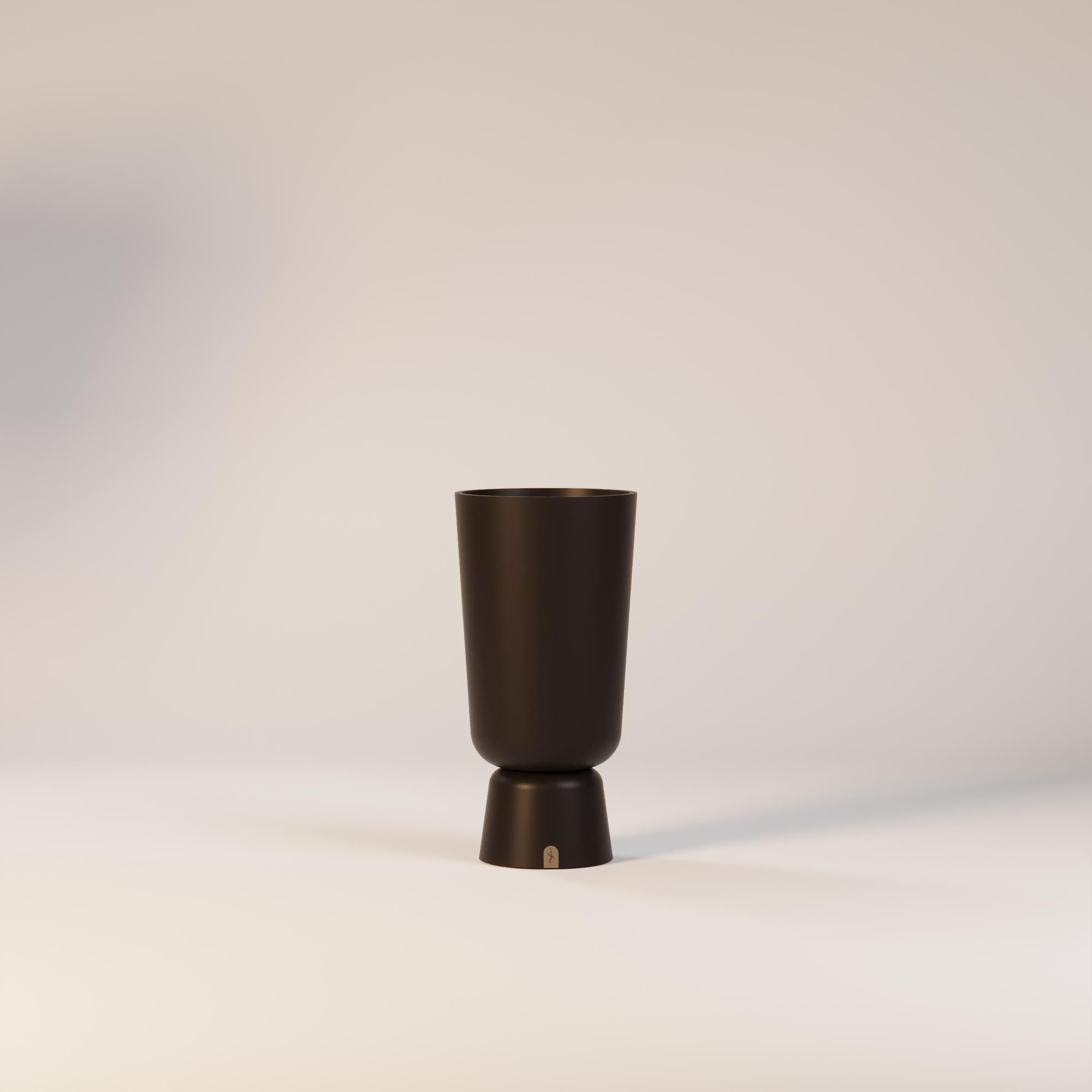 Fioriera Eden 

Questa splendida fioriera è perfetta per esporre le tue piante preferite e aggiungerà un tocco di eleganza a qualsiasi spazio.
La fioriera Eden è stata progettata per essere resistente ed elegante. La fioriera ha un design elegante e