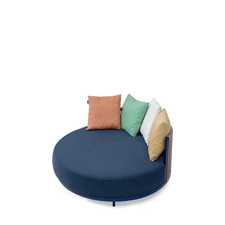 Outdoor Round Daybed Upholstered in Fabric with Cushions For Sale at 1stDibs