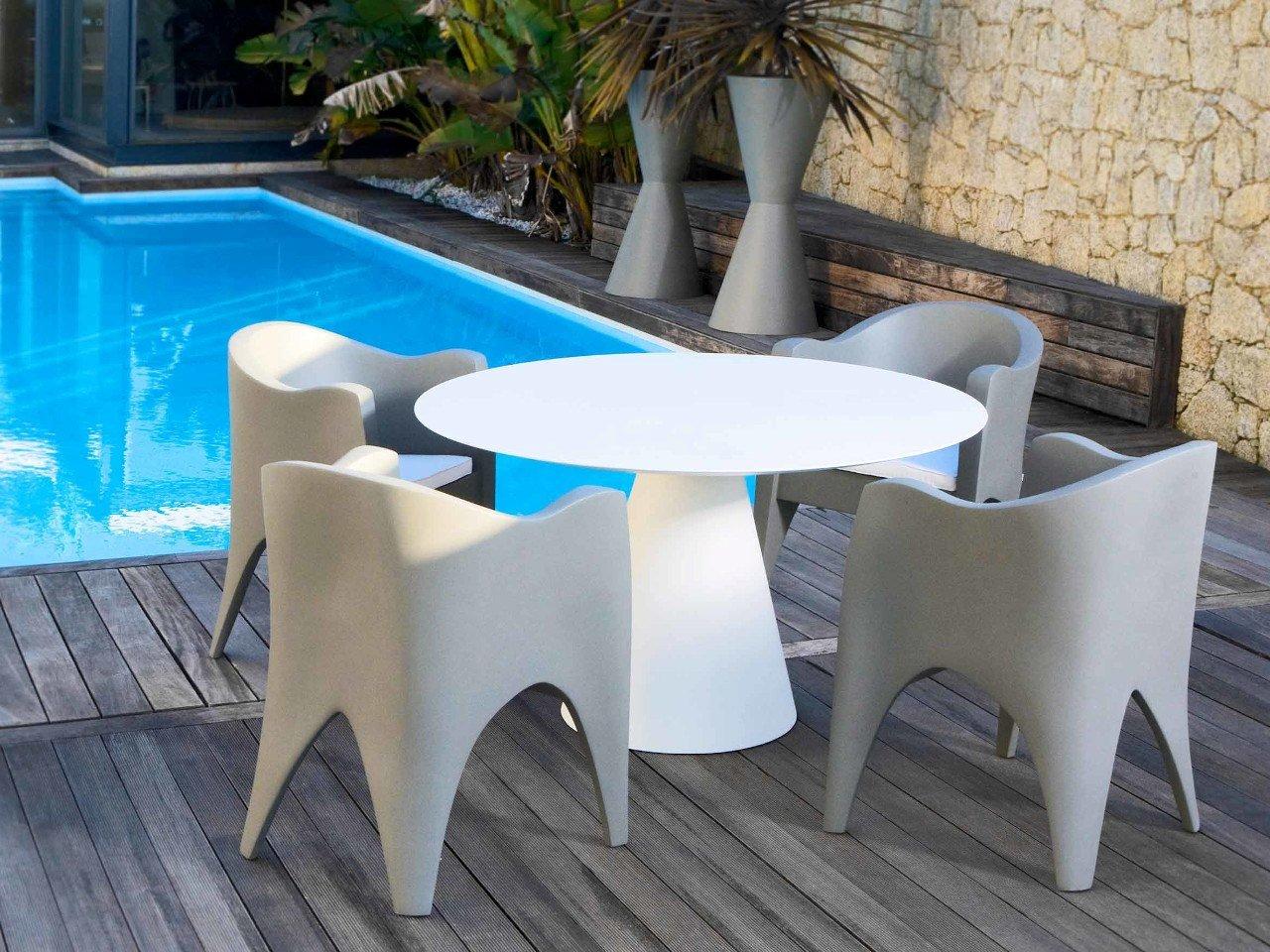Modern Outdoor Round Dining Table in White Lacquer For Sale