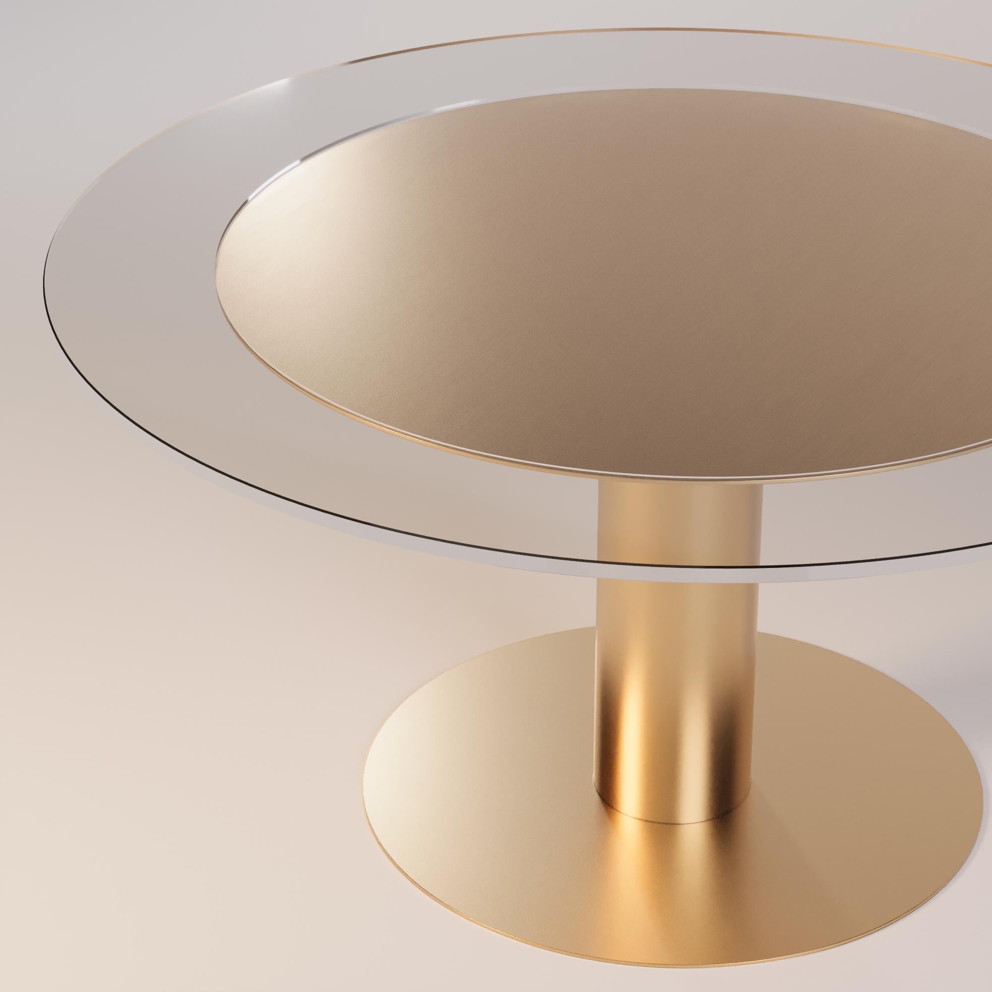 Contemporary Outdoor Round Dining Table with Metallic Structure and Acrylic Top For Sale